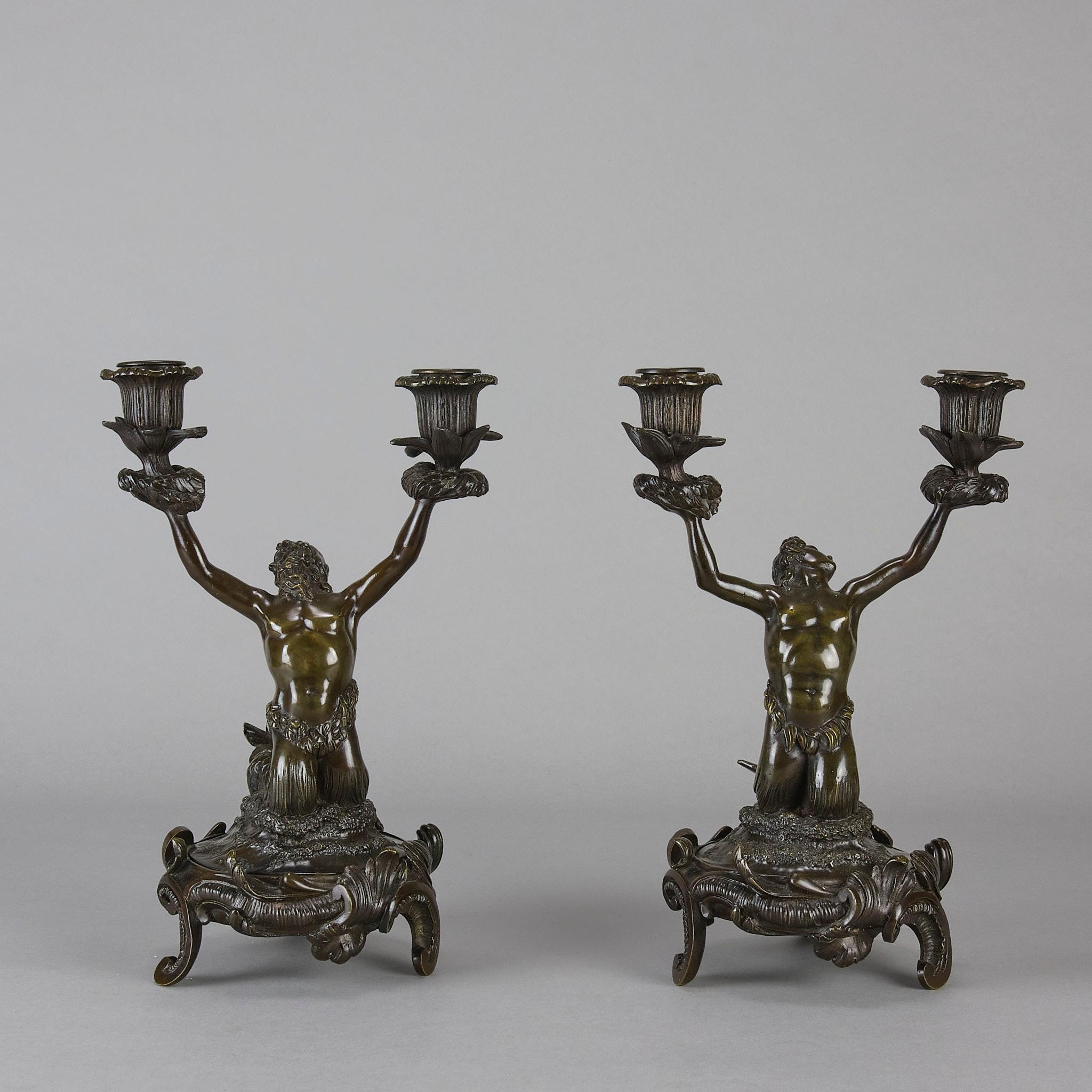 Siglo XIX Art Nouveau Pareja de candelabros franceses de bronce con forma de sirena Francés en venta