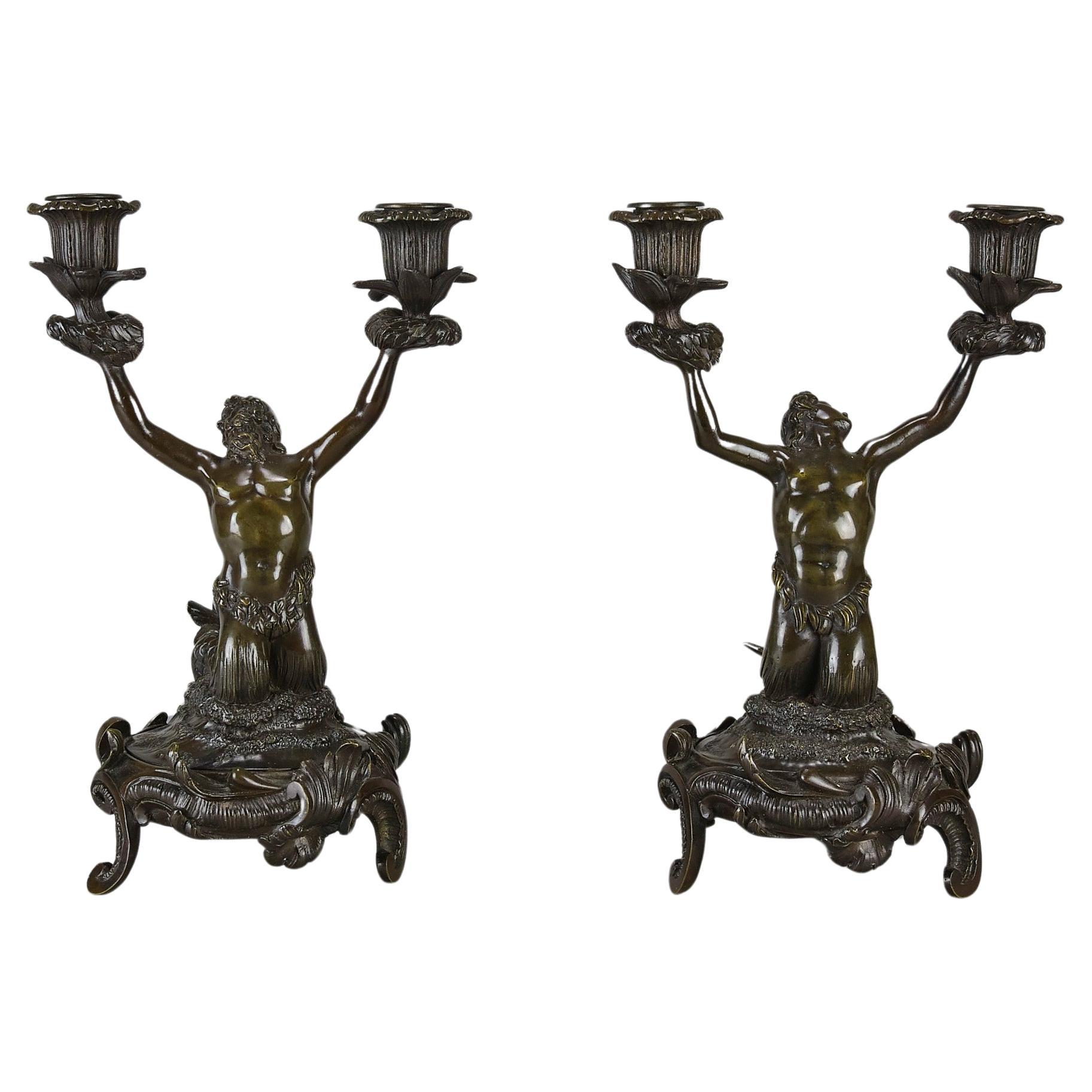 Siglo XIX Art Nouveau Pareja de candelabros franceses de bronce con forma de sirena en venta