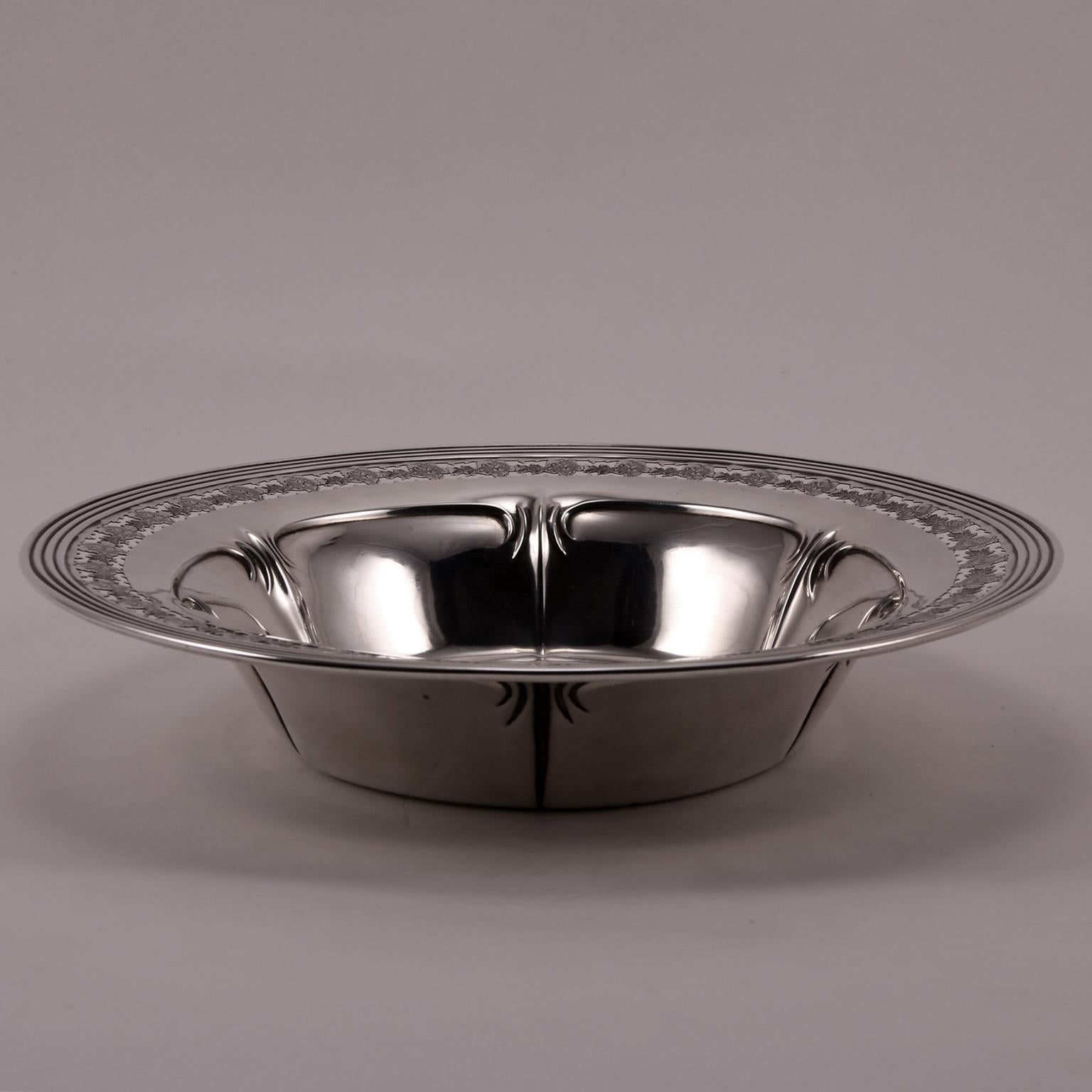 Hand-Crafted 19th Century Art Nouveau Silver Bowl Decorated with Engraved Flowers For Sale