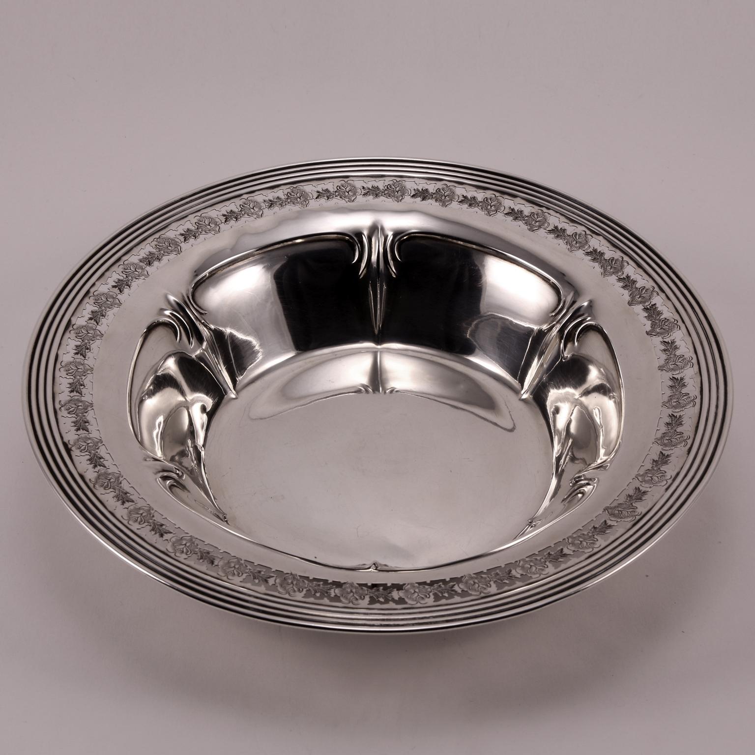 Late 20th Century 19th Century Art Nouveau Silver Bowl Decorated with Engraved Flowers For Sale