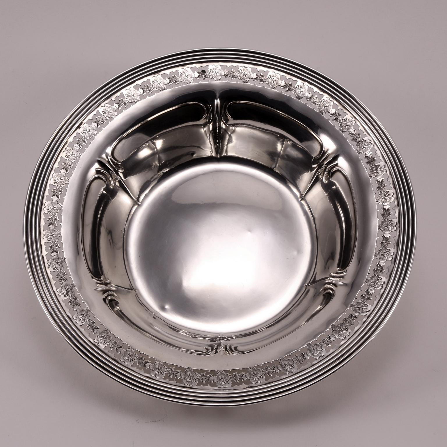 Sterling Silver 19th Century Art Nouveau Silver Bowl Decorated with Engraved Flowers For Sale