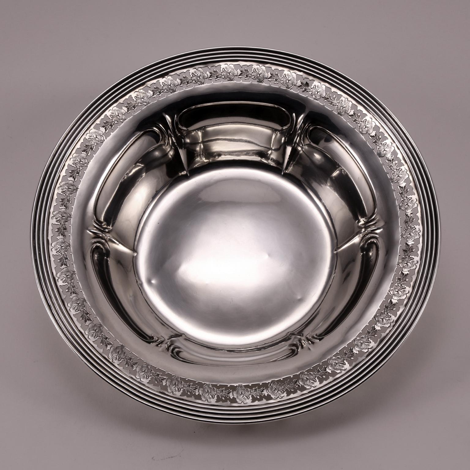 19th Century Art Nouveau Silver Bowl Decorated with Engraved Flowers For Sale 1