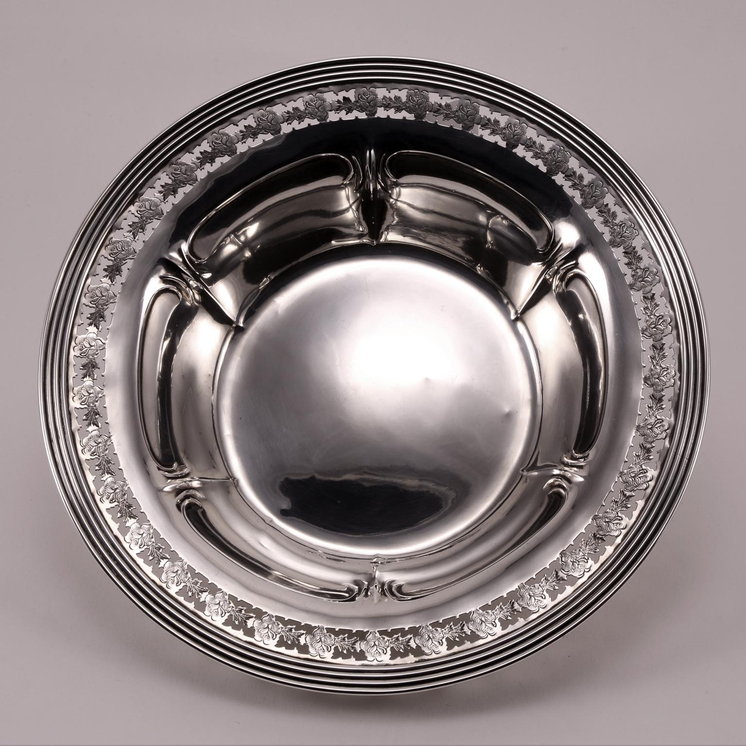 19th Century Art Nouveau Silver Bowl Decorated with Engraved Flowers For Sale 2
