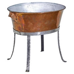 Coupe en cuivre Arts and Crafts du 19e siècle sur pied