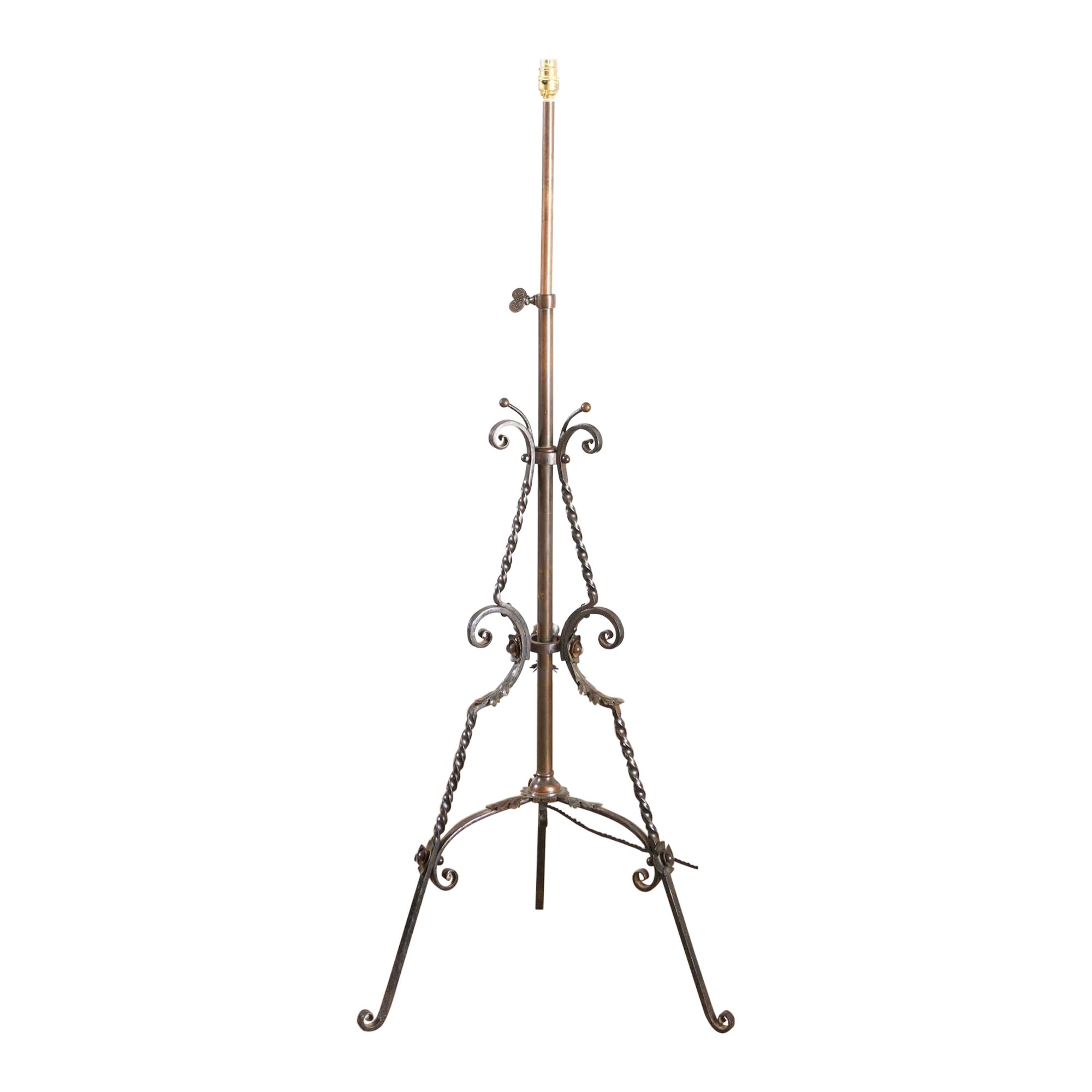 19th century Arts and crafts iron and copper floor lamp For Sale