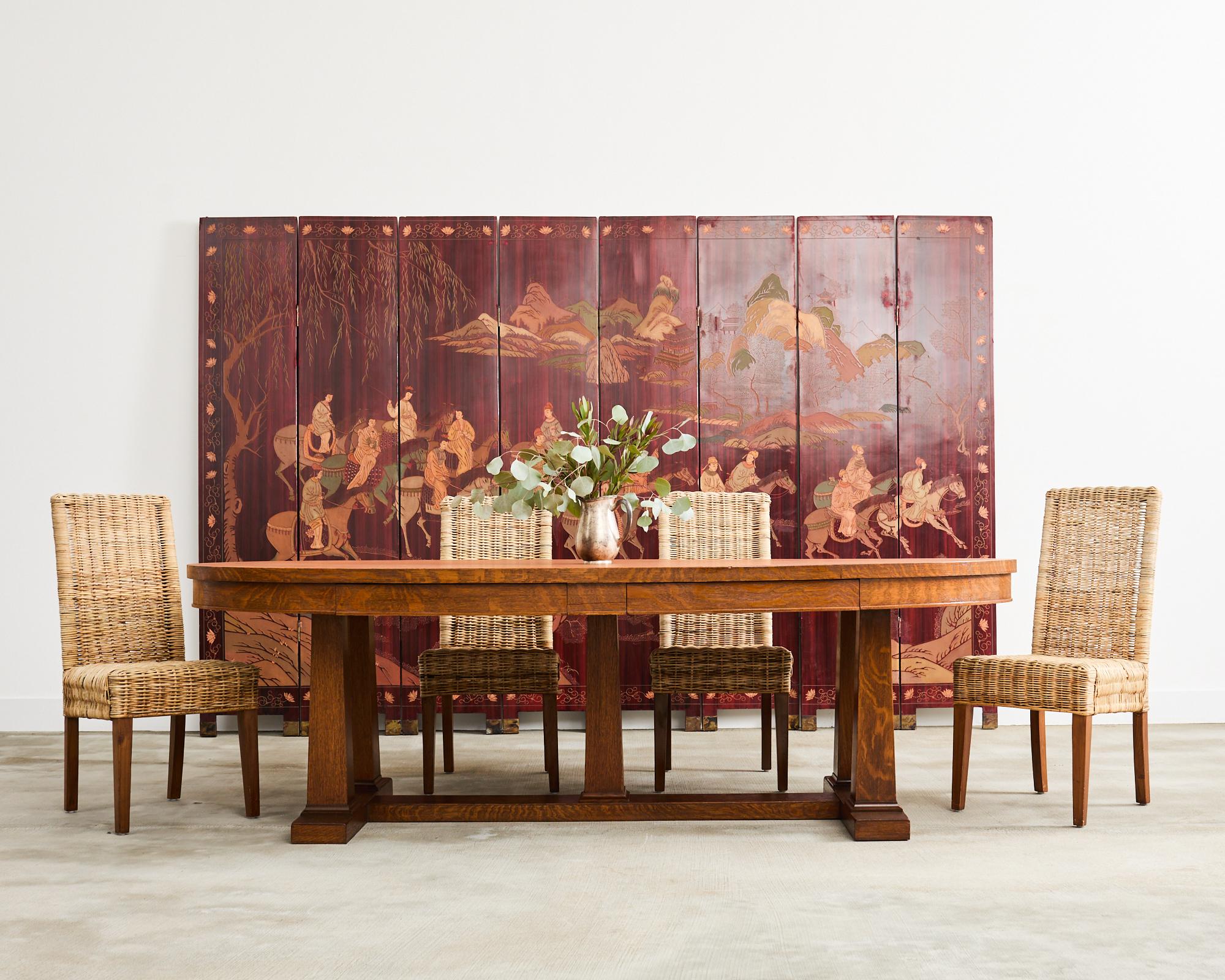 Table de salle à manger ou de bibliothèque de la fin du 19e siècle, de style arts and crafts américain, fabriquée artisanalement en chêne scié sur quartier. Cette table impressionnante a été conçue et construite dans le style artisanal américain