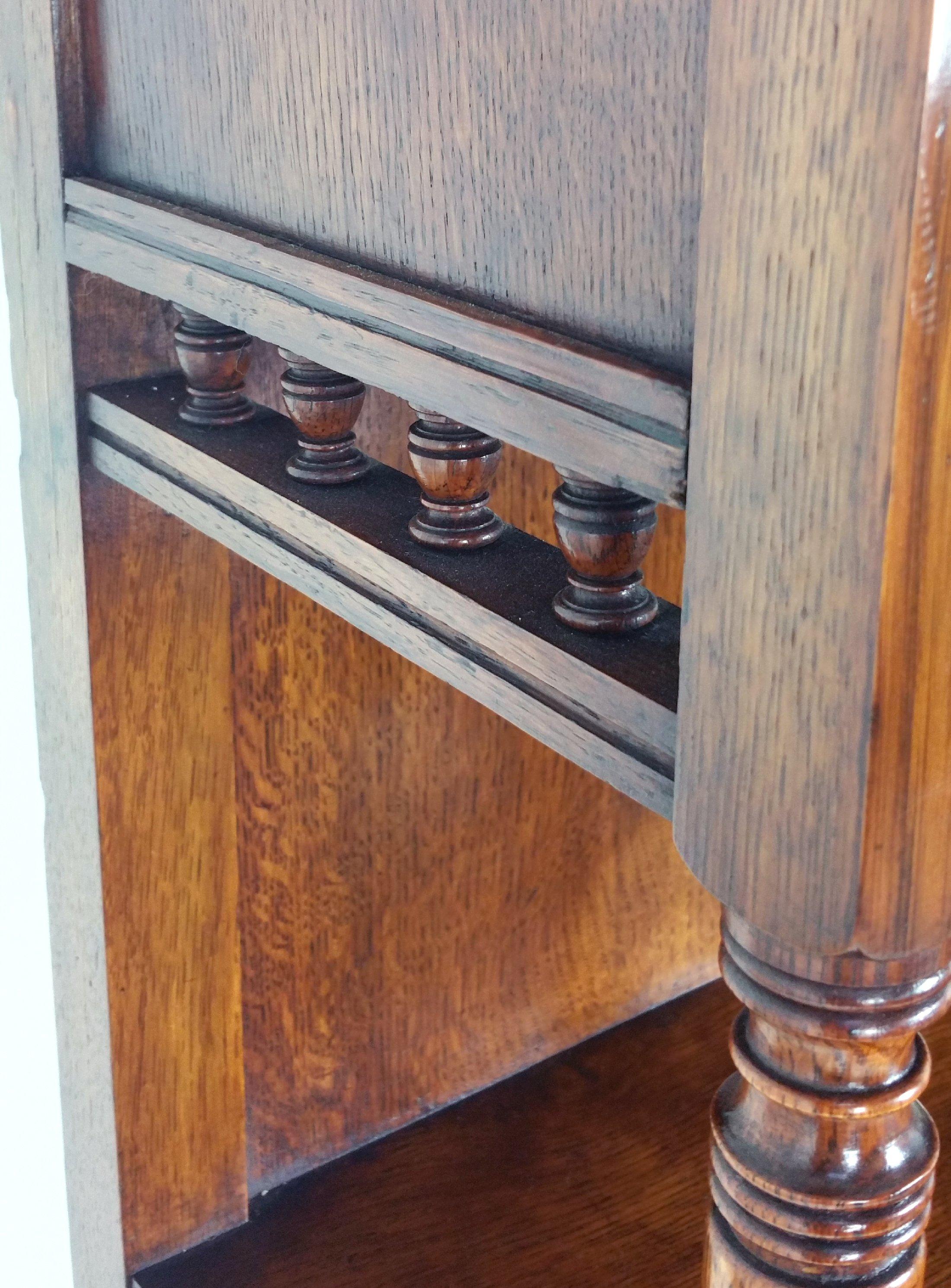 19th Century Arts & Crafts English Oak Sideboard with Sunflower Detail In Good Condition In London, west Sussex