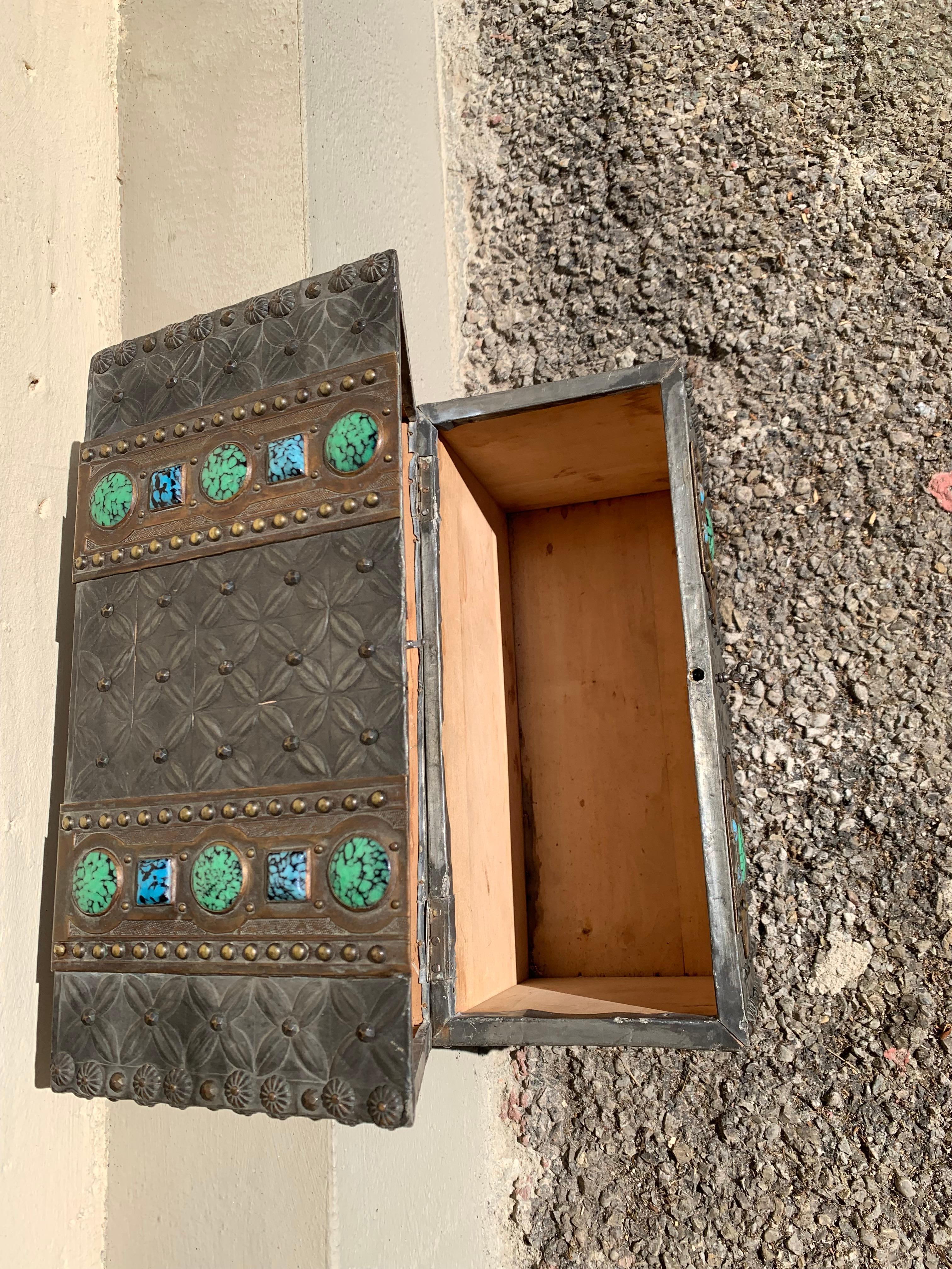19th Century Arts & Crafts Pewter Copper Glas Wood Decorative Box For Sale 1