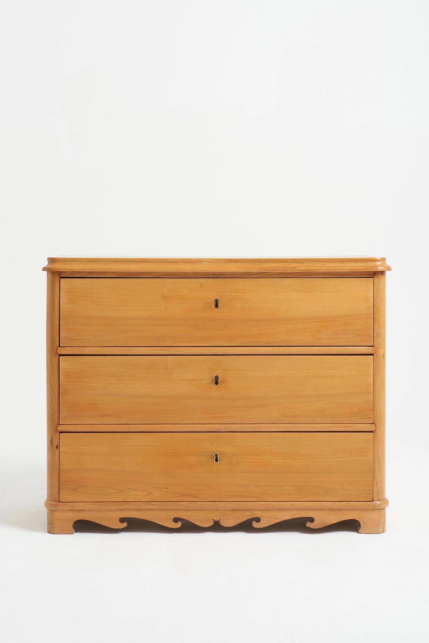 An ash chest of drawers
Sweden, 19th Century
78 cm high by 99 cm wide by 45 cm depth