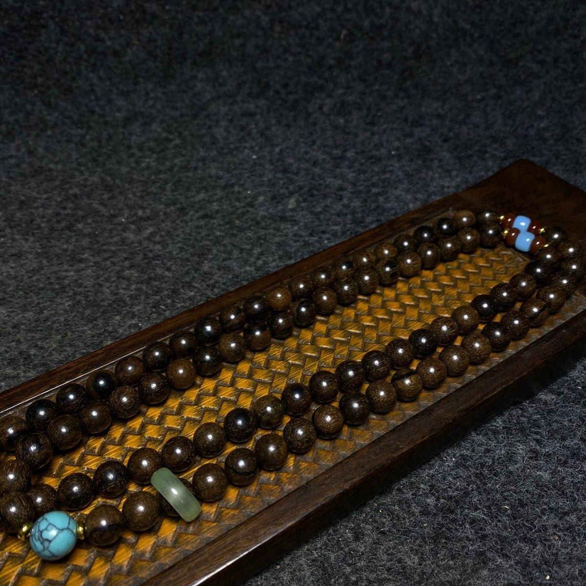 19th Century Asian Agarwood Hand Carving Buddha Pendant 108 Beads Necklace In Good Condition For Sale In 景德镇市, CN