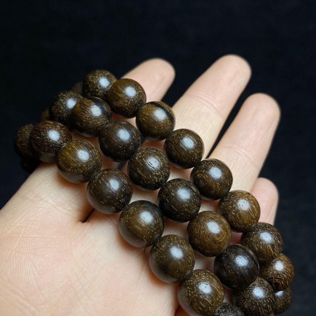 19th Century Asian Agarwood Hand Carving Buddha Pendant 108 Beads Necklace For Sale 4