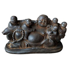 Asiatische Buddha-Hugging-Statue von fünf Kindern aus dem 19. Jahrhundert