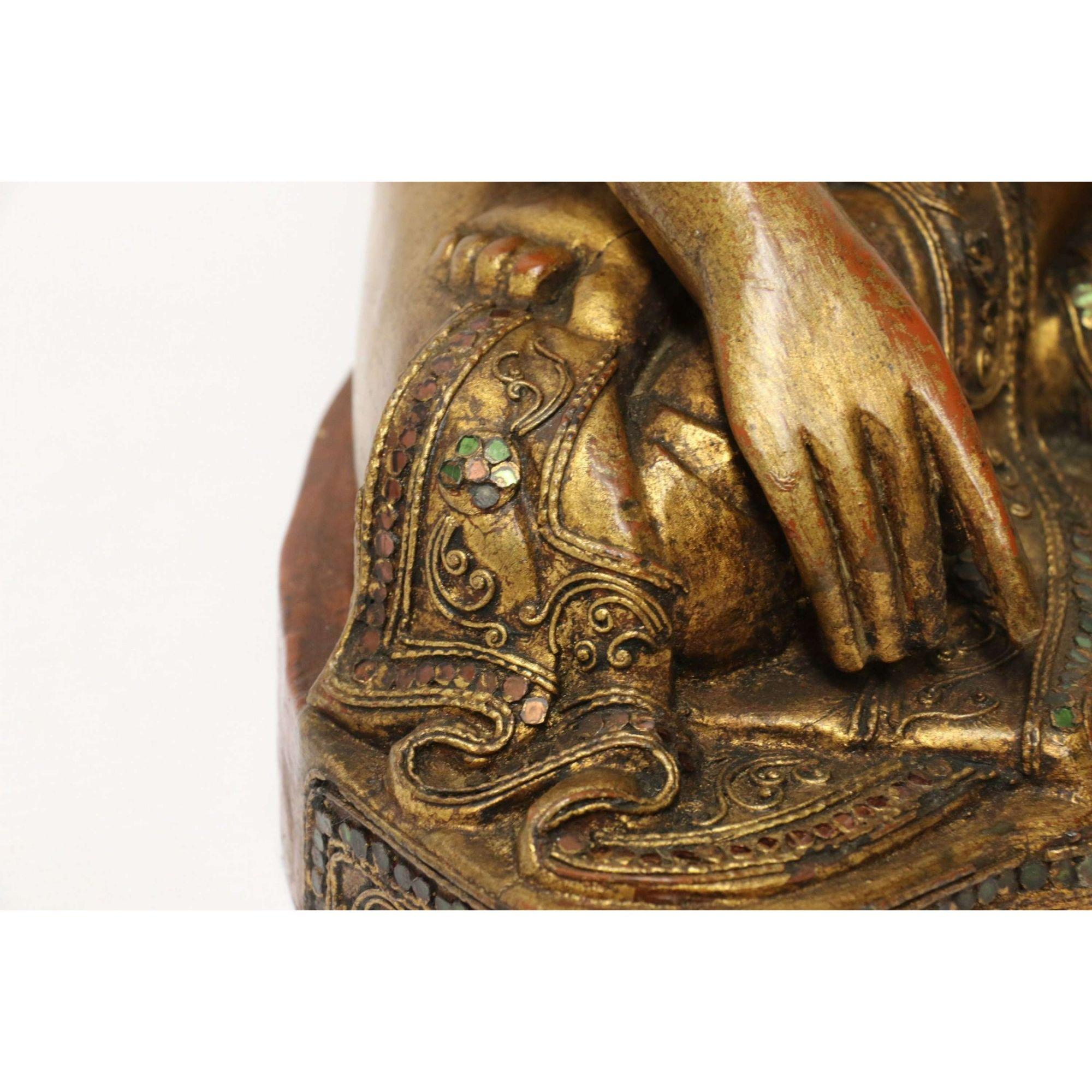 19th Century Asian Carved Gilt Wood Buddha, with Inlaid Glass Eyes, circa 1900 For Sale 9