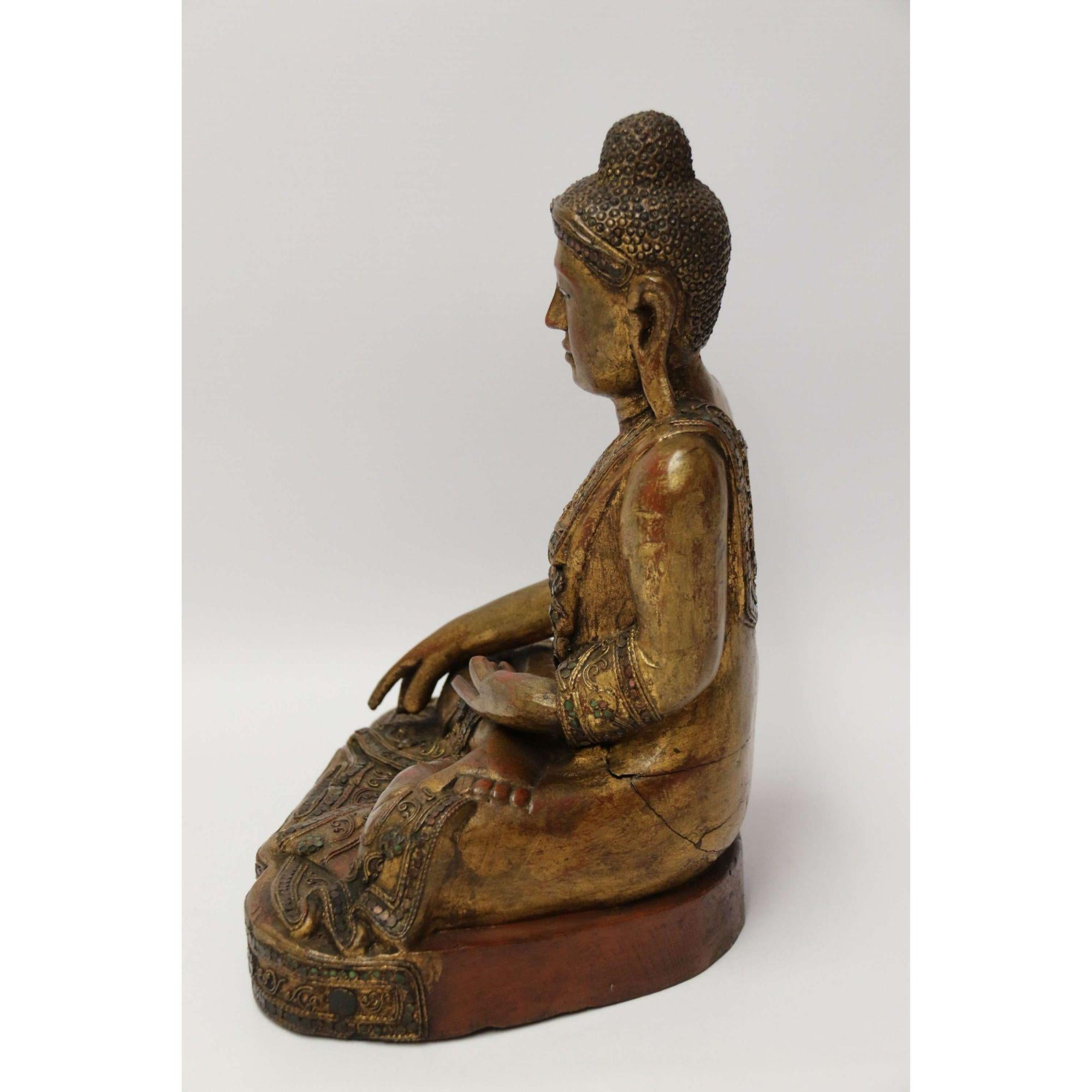 19th Century Asian Carved Gilt Wood Buddha, with Inlaid Glass Eyes, circa 1900 For Sale 3