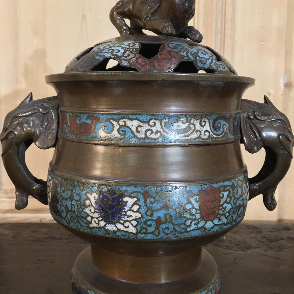 Asiatisches Cloisonné- Räuchergefäß aus dem 19. Jahrhundert (Handgefertigt) im Angebot