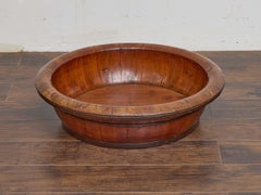 Asiatische Coopers-Hartholzschale des 19. Jahrhunderts mit breitem Rand und Messingbändern