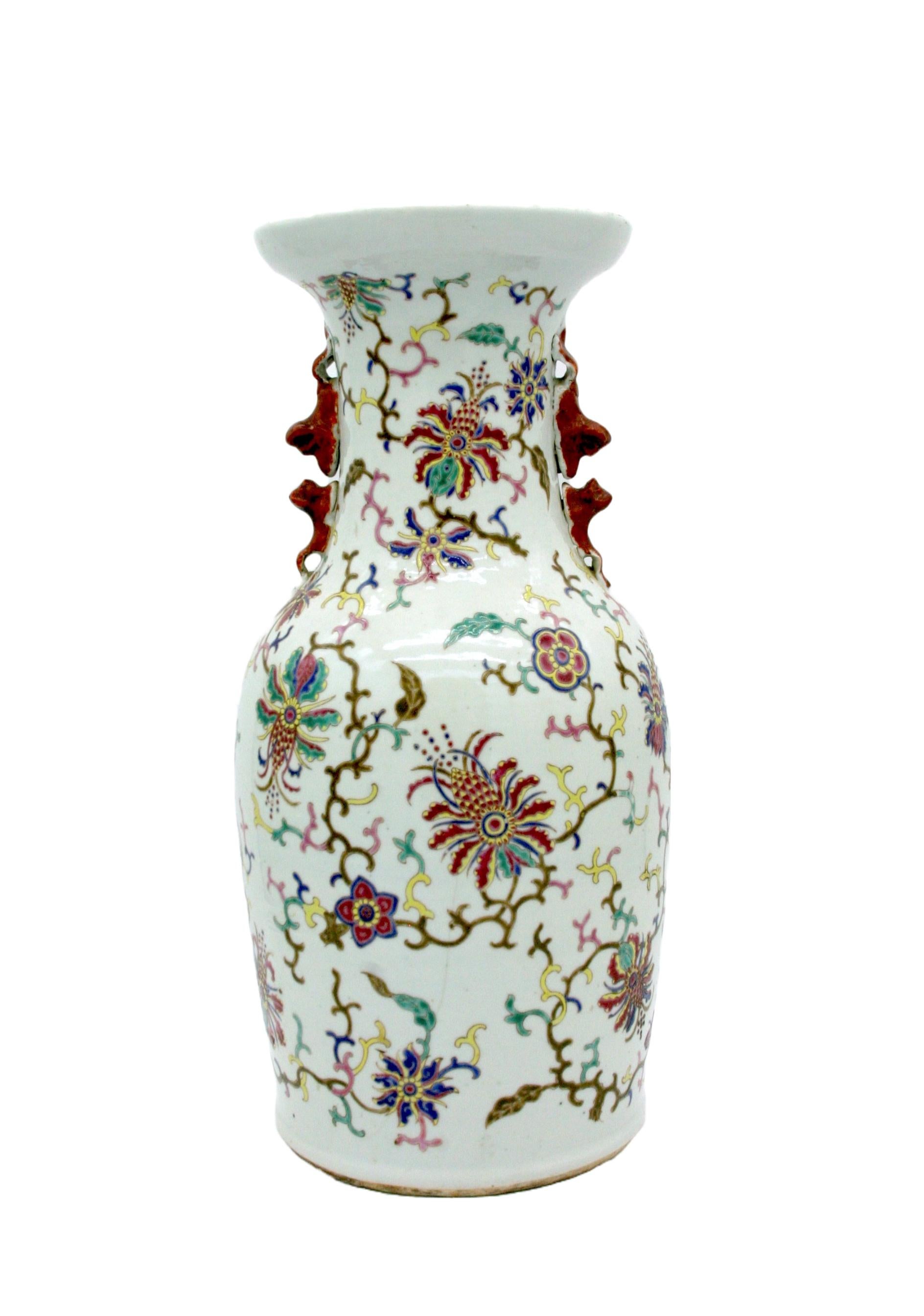 Asiatisches Porzellan des 19. Jahrhunderts Dekorative Vase/teilig im Angebot 4