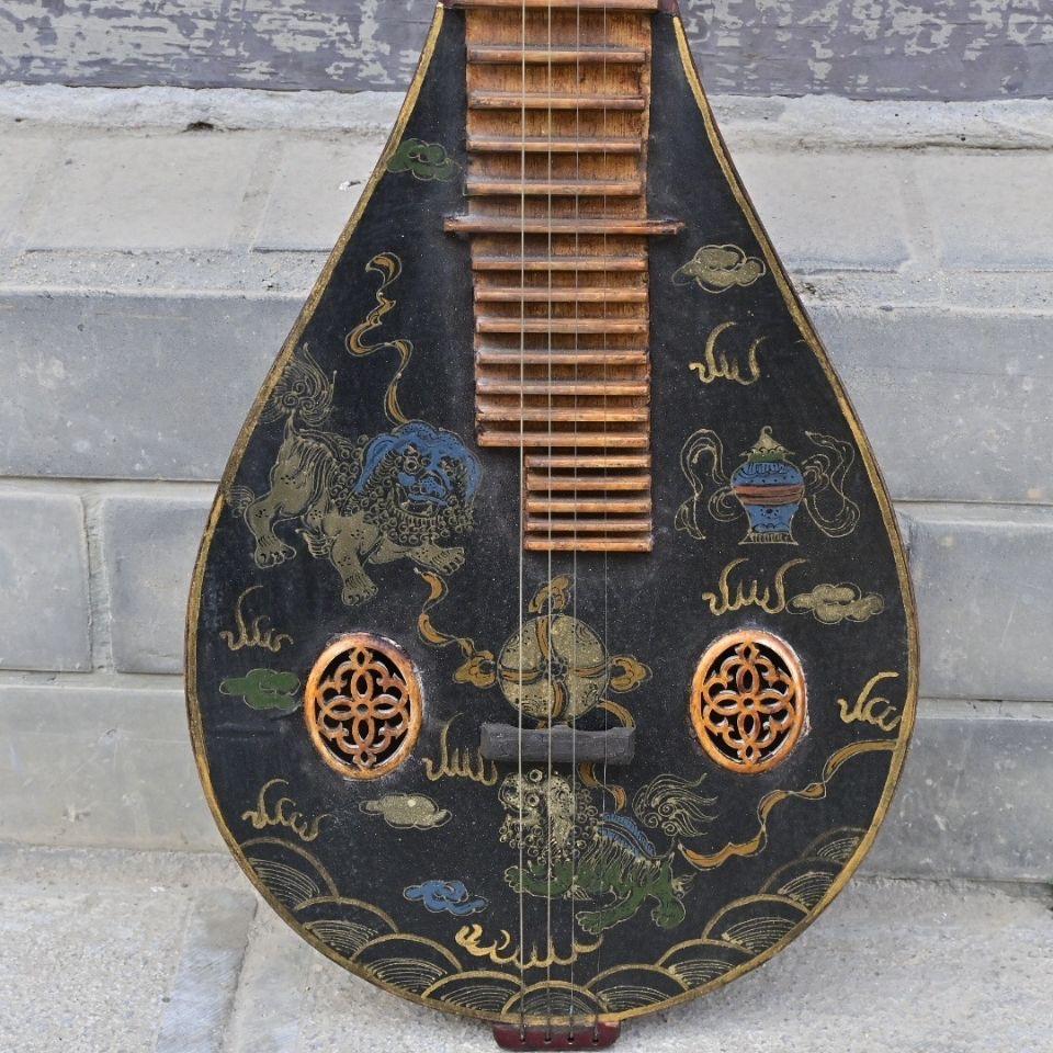 Asiatische Holzlackiertes Musikinstrument-Pfeifen mit Drachen-Löwen-Muster aus dem 19. Jahrhundert im Angebot 3