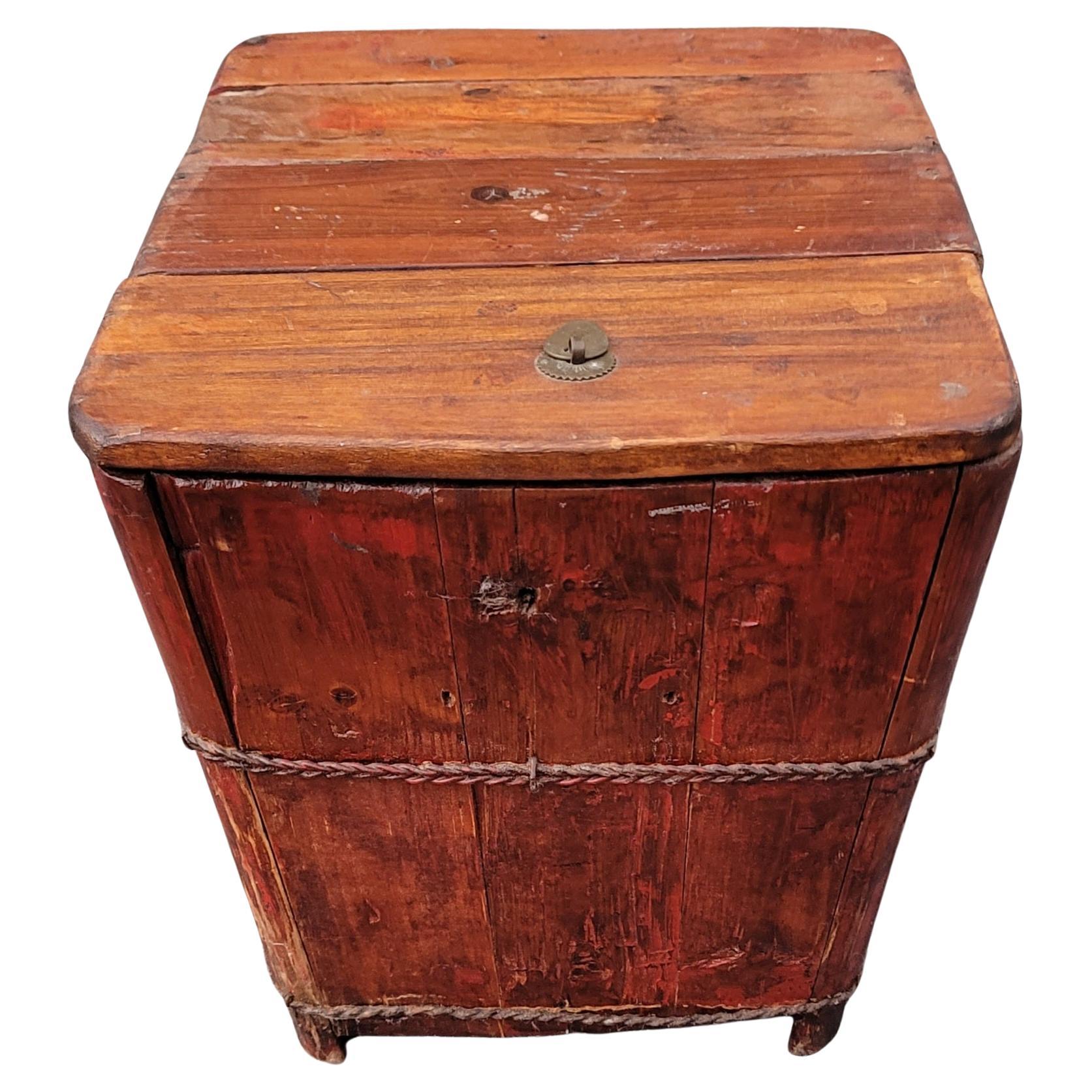 Boîte de rangement décorative asiatique en bois du 19ème siècle