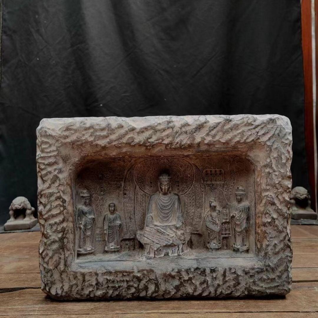 Sculpture de Bouddhas de Dunhuang en argile Zisha du 19e siècle - Un chef-d'œuvre du patrimoine culturel

Cette sculpture asiatique en argile Zisha du XIXe siècle raconte l'histoire captivante des bouddhas par le biais d'un travail artisanal