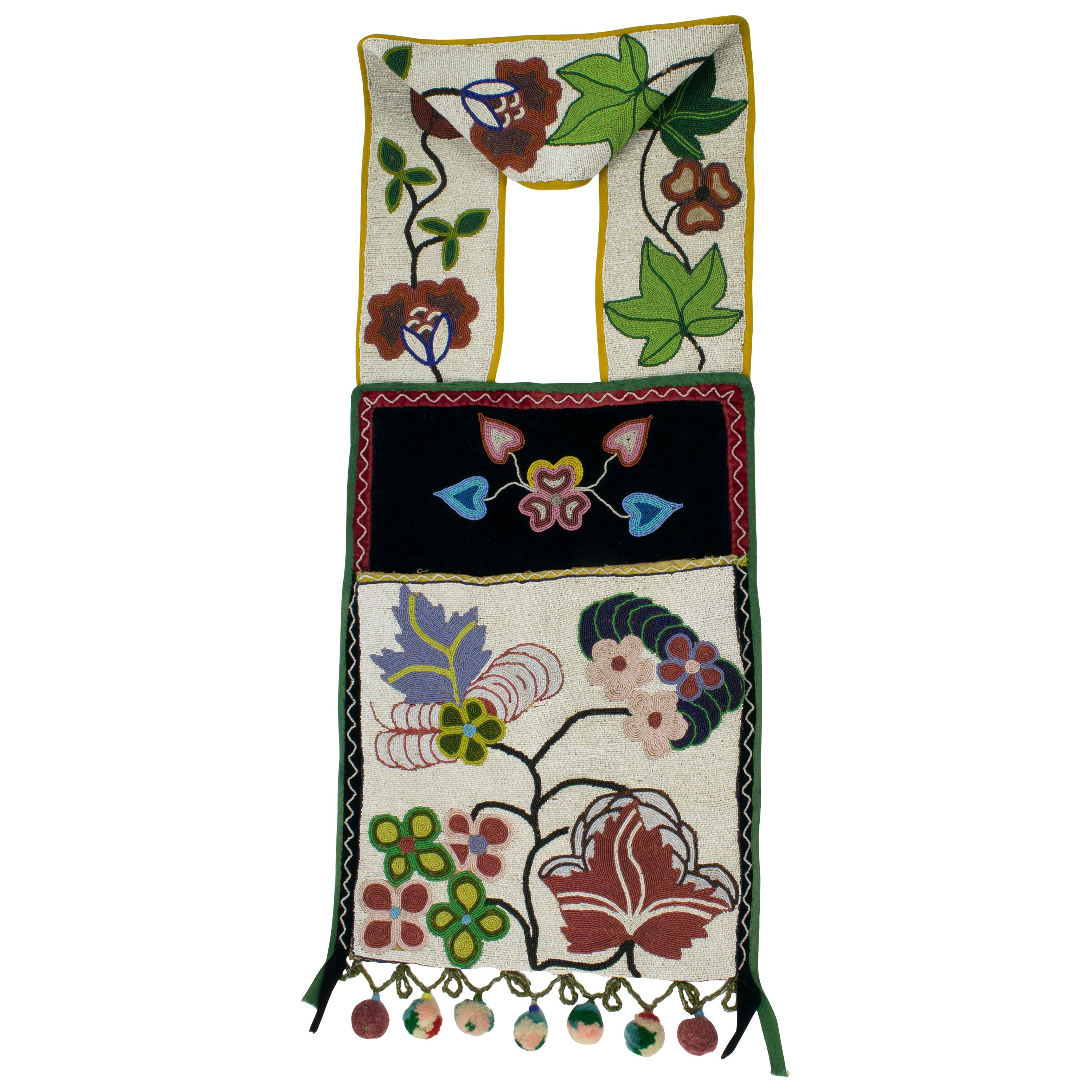 Bandolera de cuentas assiniboine del siglo XIX