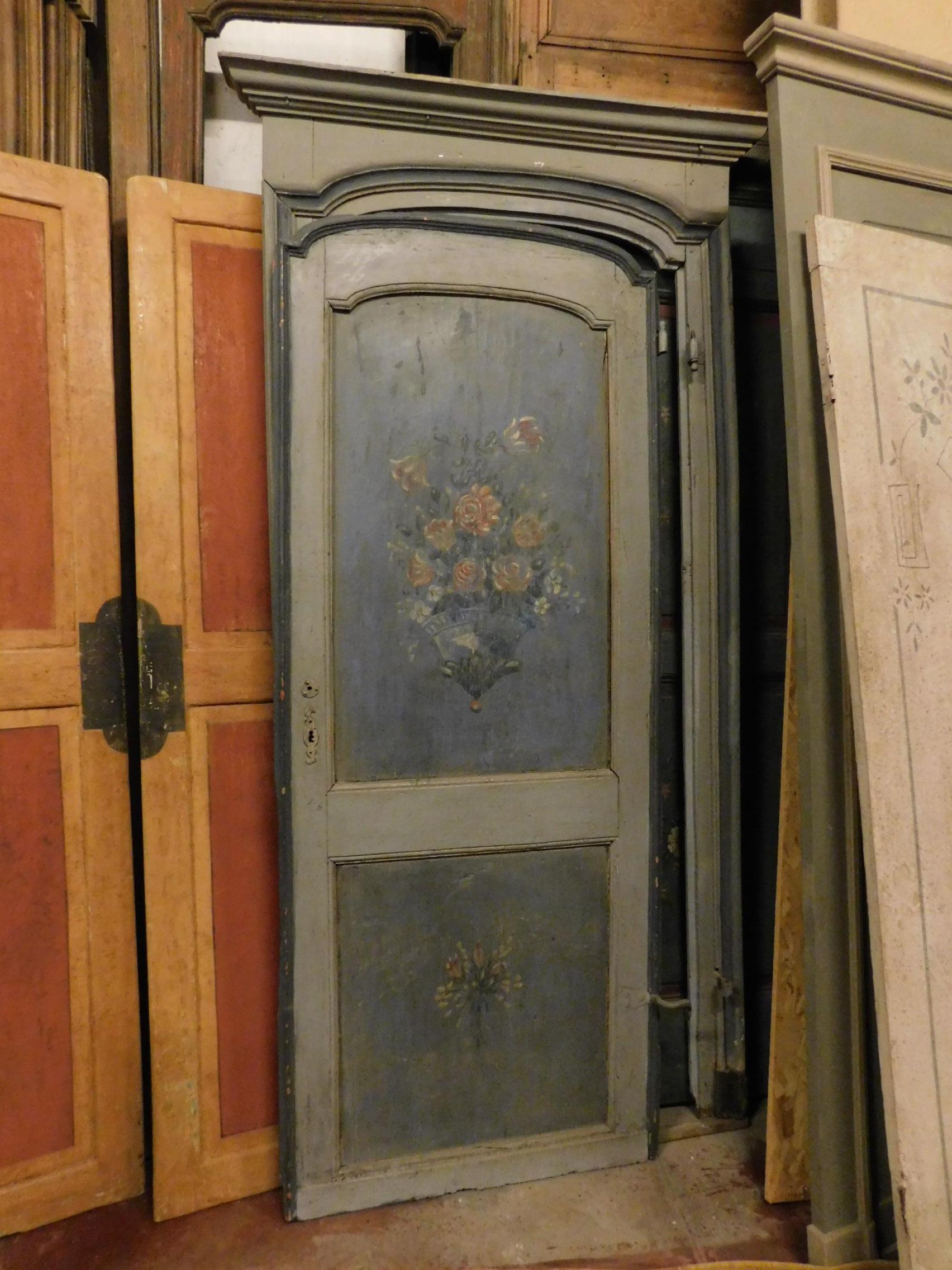 Antike blau lackierte Holztür des 19. Jahrhunderts mit Rahmen, Elegant (Italienisch) im Angebot