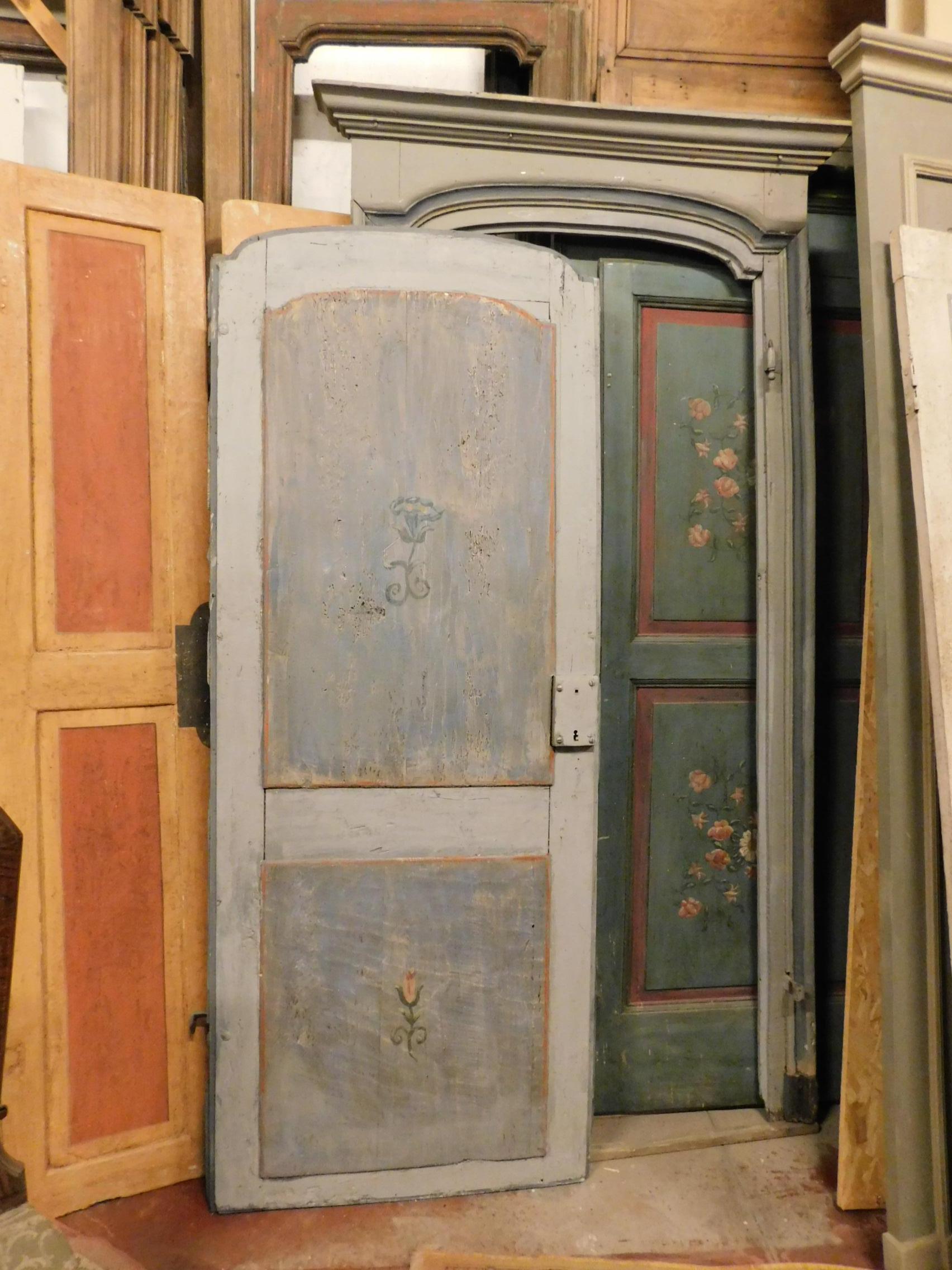 Antike blau lackierte Holztür des 19. Jahrhunderts mit Rahmen, Elegant im Angebot 1