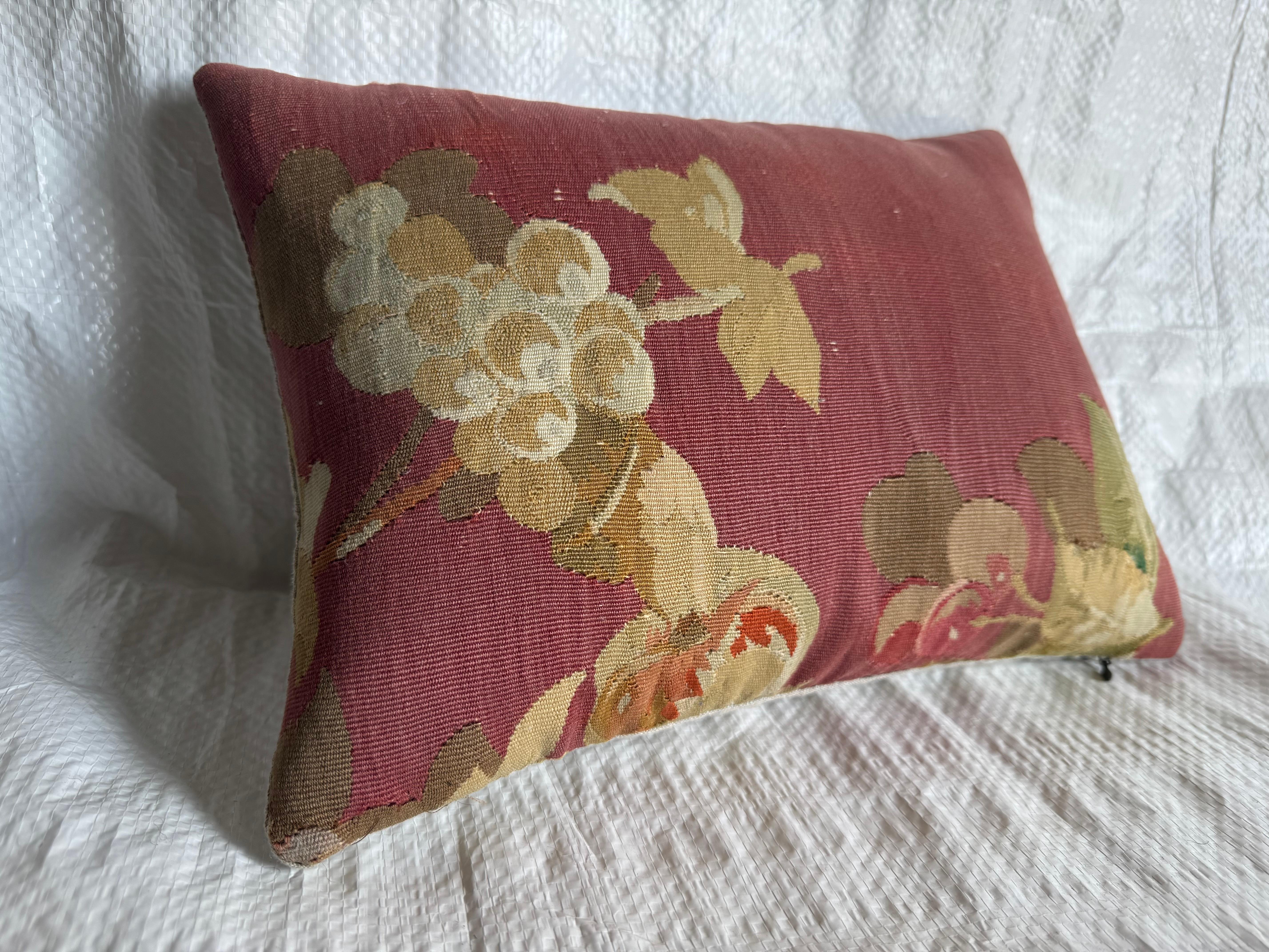 Coussin Aubusson du 19ème siècle Bon état - En vente à Los Angeles, US