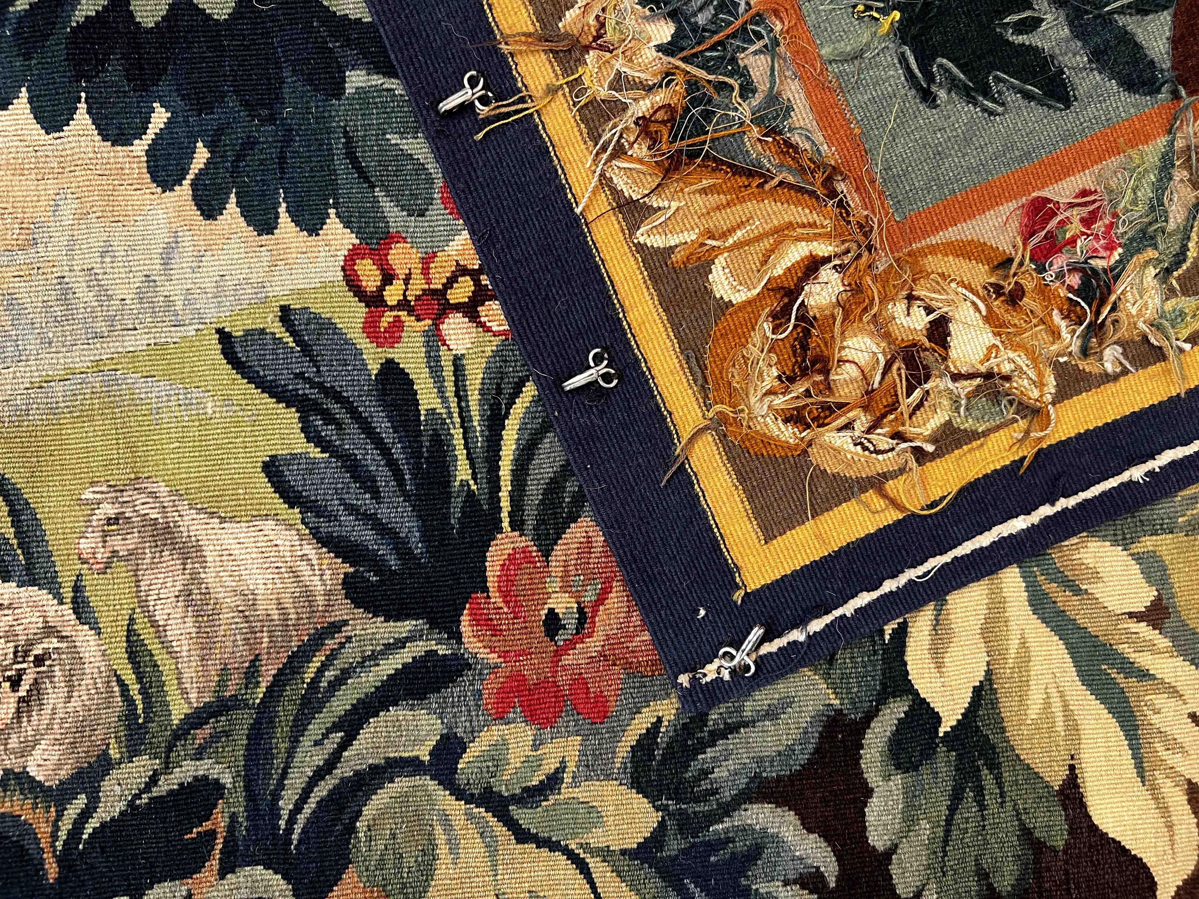 19th century Aubusson tapestry - N° 966 For Sale 3