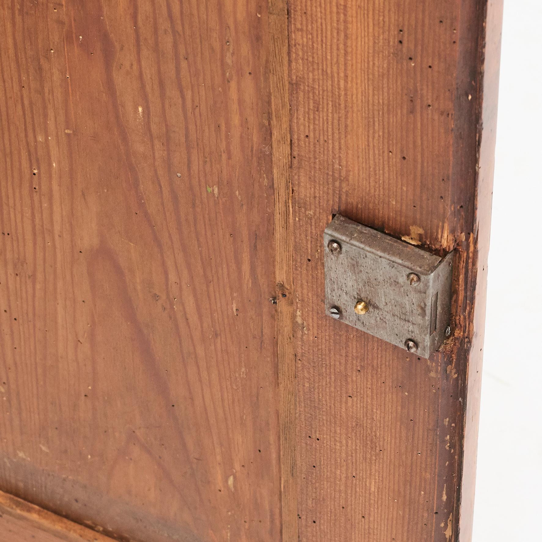 19th Century Austrian Biedermeier Corner Cabinet in Flame Birch Veneer 8