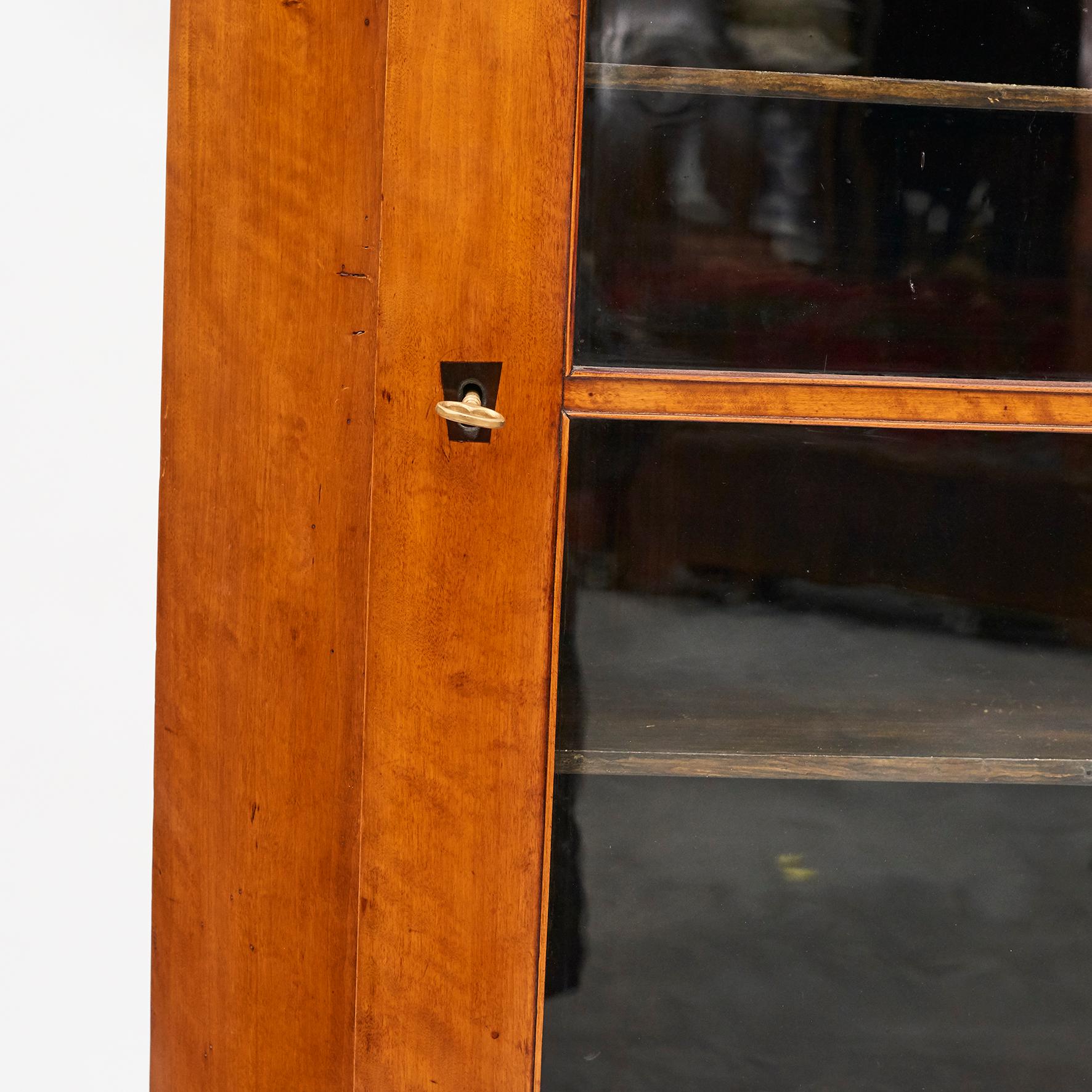 19th Century Austrian Biedermeier Corner Cabinet in Flame Birch Veneer 1