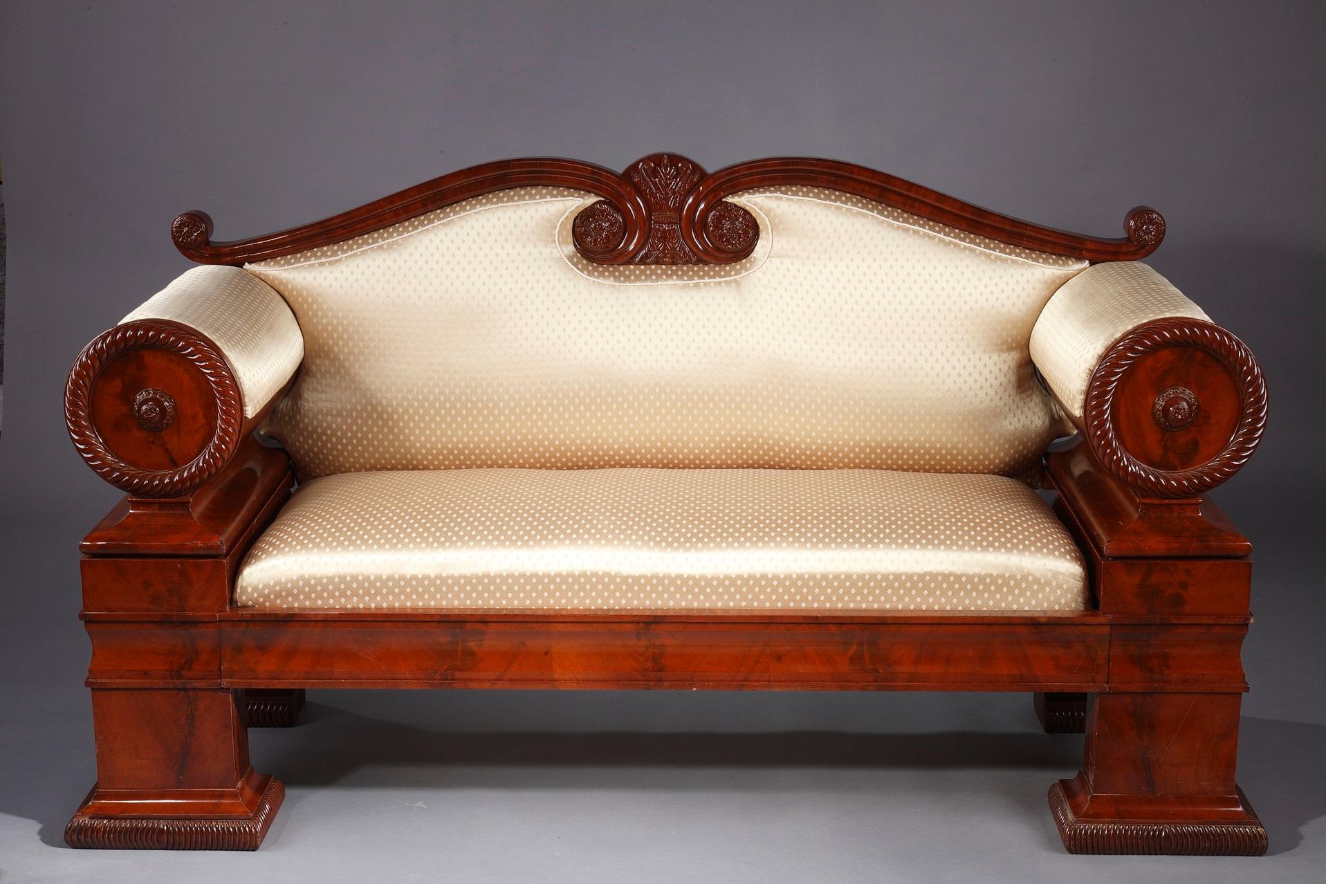 Österreichisches Biedermeier-Mahagoni-Sofa aus dem 19. Jahrhundert (Furnier) im Angebot