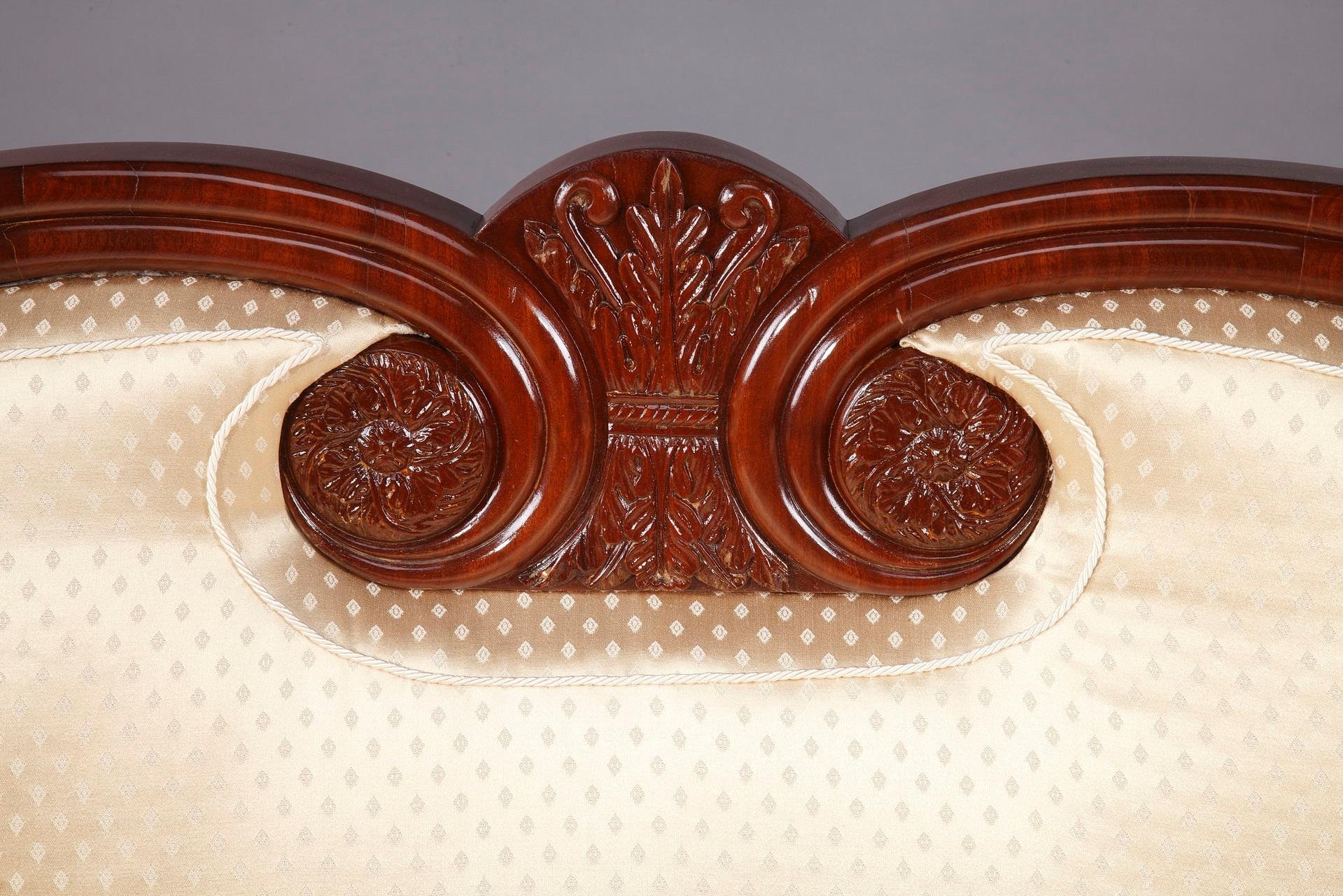 19th Century Austrian Biedermeier Mahogany Sofa In Good Condition For Sale In Paris, FR