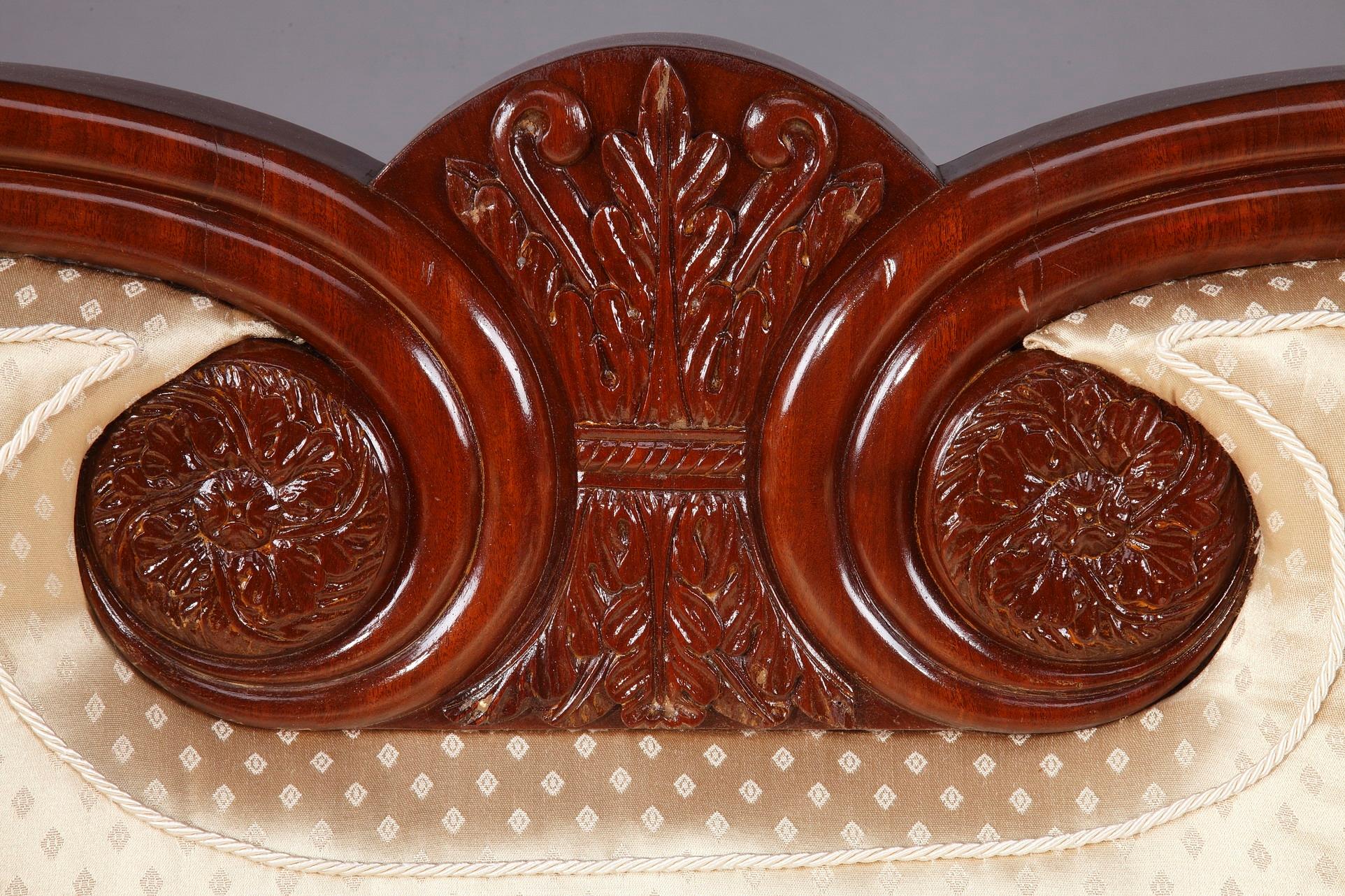 Österreichisches Biedermeier-Mahagoni-Sofa aus dem 19. Jahrhundert (Stoff) im Angebot