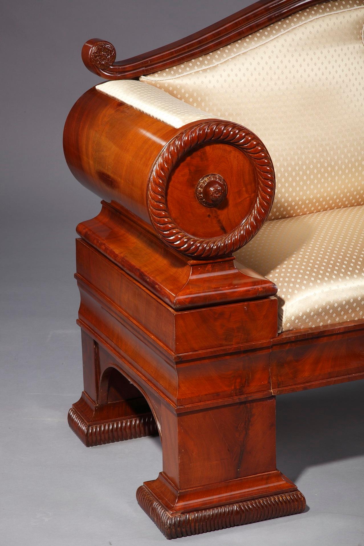 Tessuto Divano in mogano Biedermeier austriaco del XIX secolo in vendita