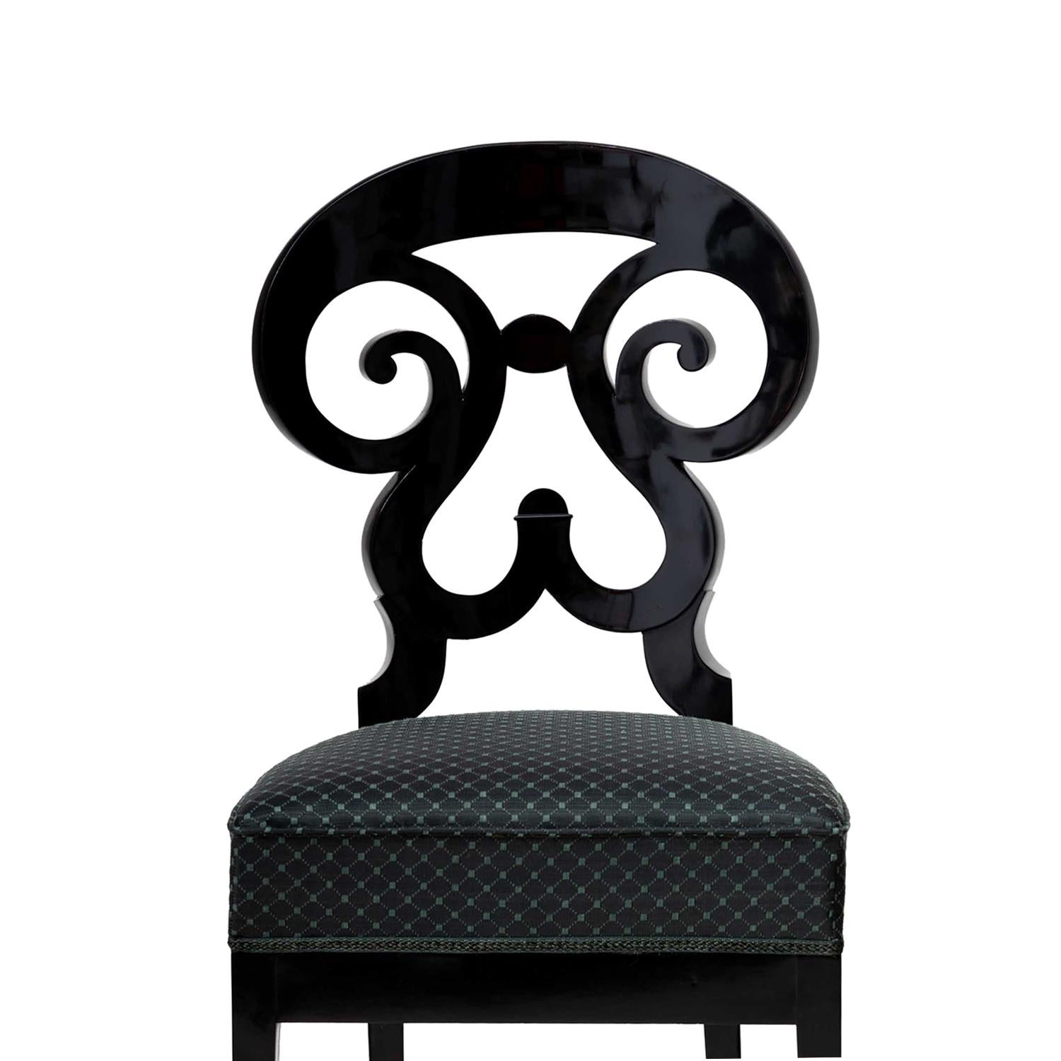 Paire de chaises d'appoint Biedermeier anciennes en bois ébénisé du 19ème siècle Bon état - En vente à West Palm Beach, FL