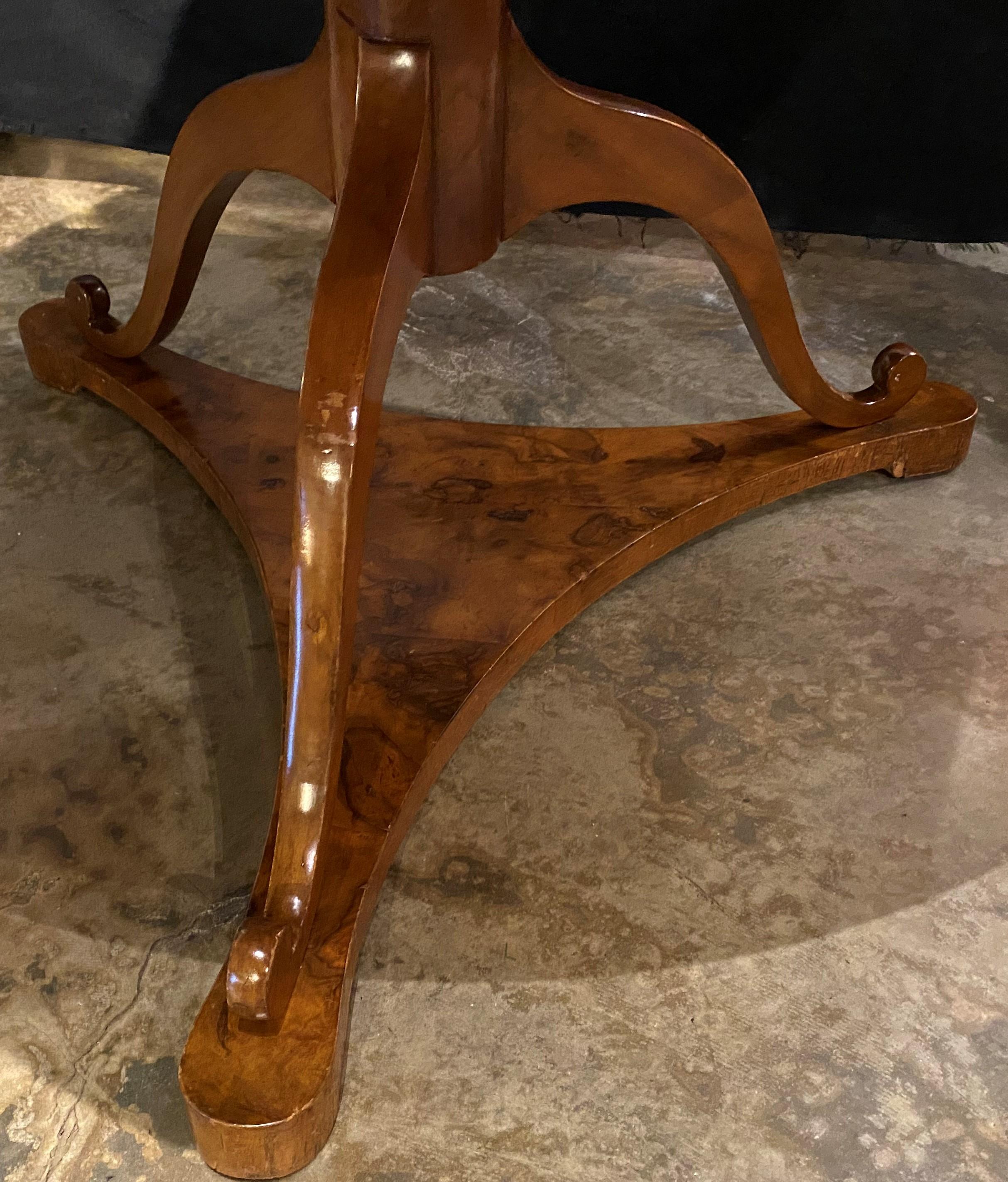 Hand-Carved 19th Century Austrian Biedermeier Round Center Table with Spectacular Veneers For Sale