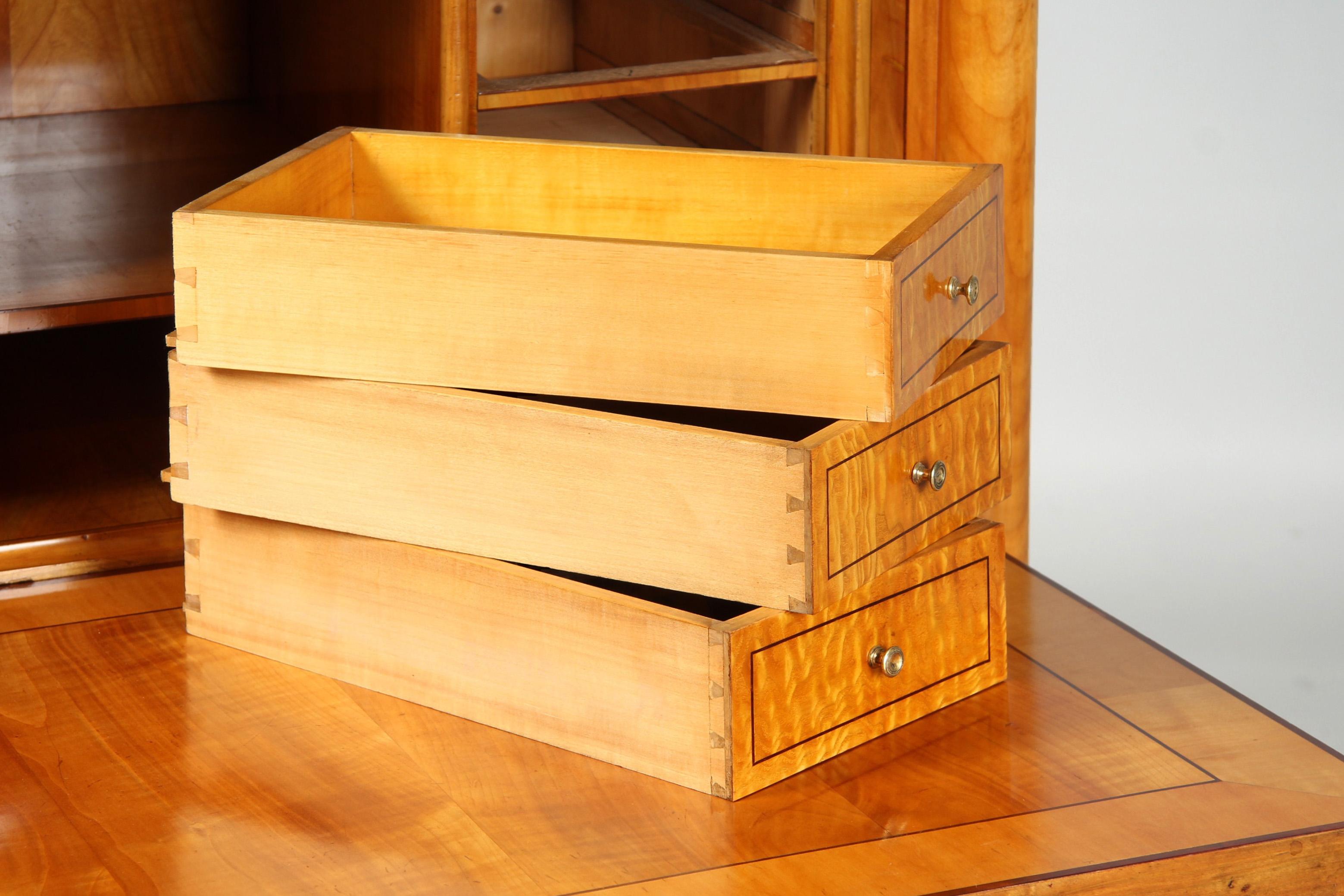 Metà XIX secolo Segreteria Biedermeier austriaca del XIX secolo, ciliegio e frassino ungherese, 1830 ca. in vendita