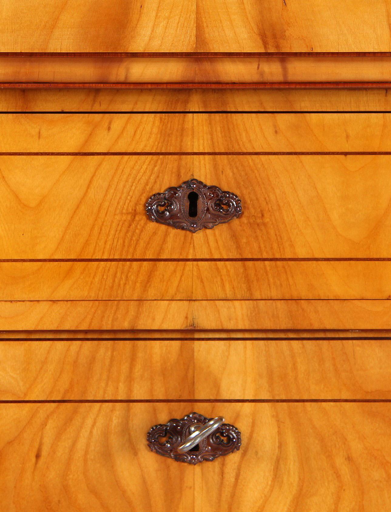 Segreteria Biedermeier austriaca del XIX secolo, ciliegio e frassino ungherese, 1830 ca. in vendita 1