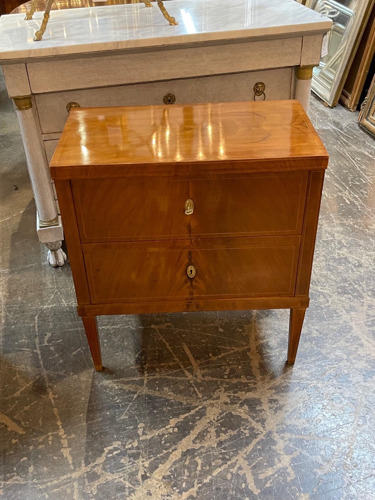 19th Century Austrian Biedermeier Walnut Bedside Table 6