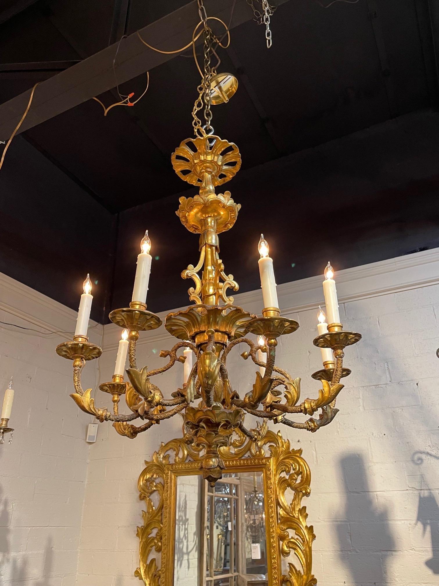 19. Jahrhundert, österreichischer 8-Licht-Kronleuchter aus geschnitztem und vergoldetem Holz im Angebot 3