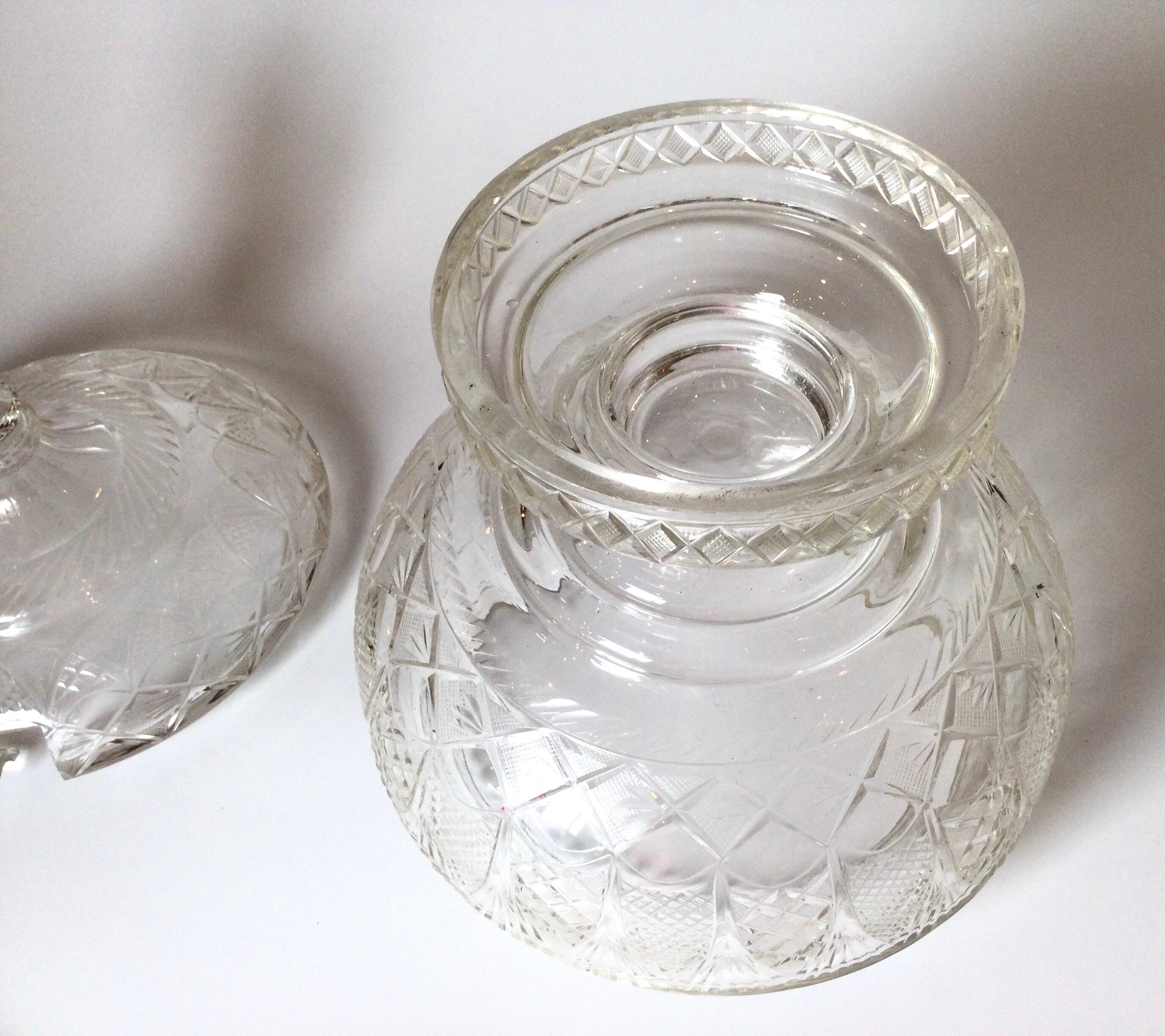 19. Jahrhundert Österreichische Punschschale aus geschliffenem Glas mit Deckel (Geschliffenes Glas) im Angebot