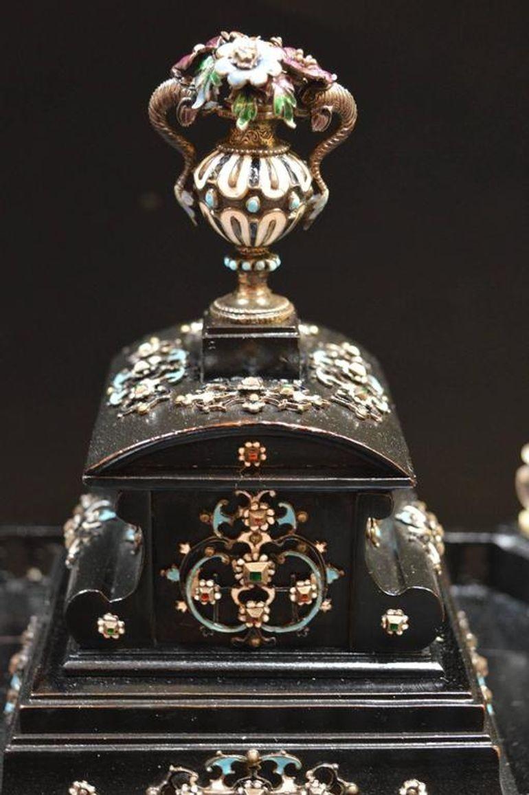 Boîte à bijoux autrichienne du 19ème siècle par Hermann Ratzersdorfer Bon état - En vente à Los Angeles, CA
