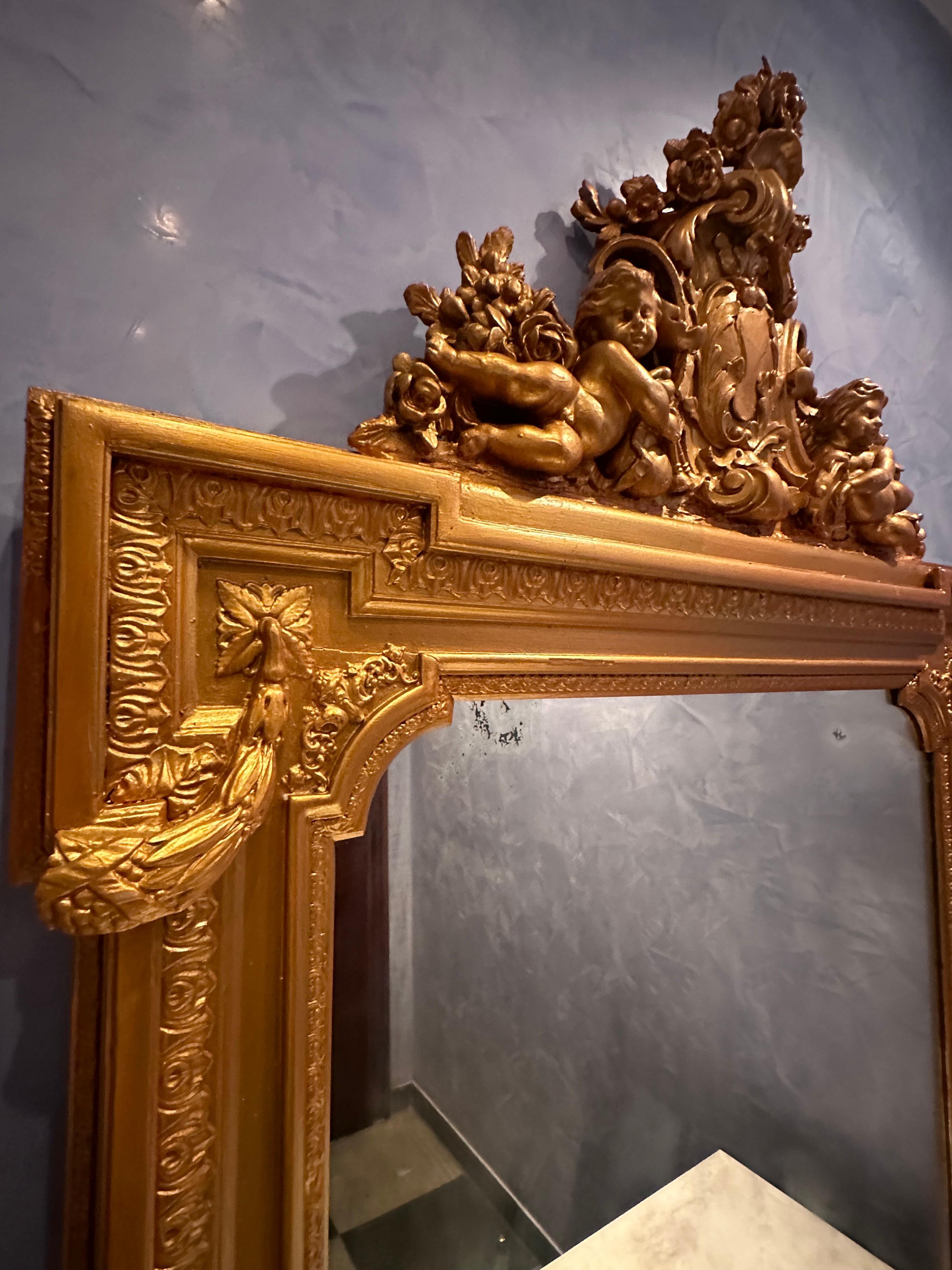 Specchio austriaco del XIX secolo in legno dorato intagliato a mano con tavolo consolle in vendita 5