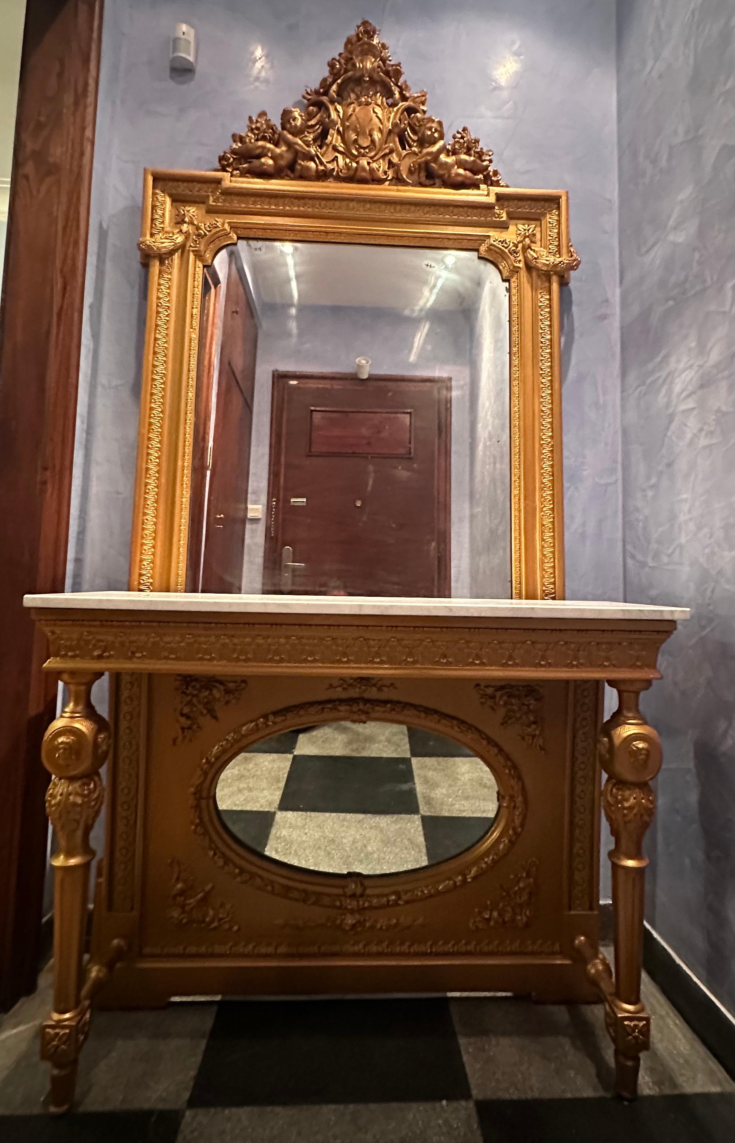 Dorato Specchio austriaco del XIX secolo in legno dorato intagliato a mano con tavolo consolle in vendita
