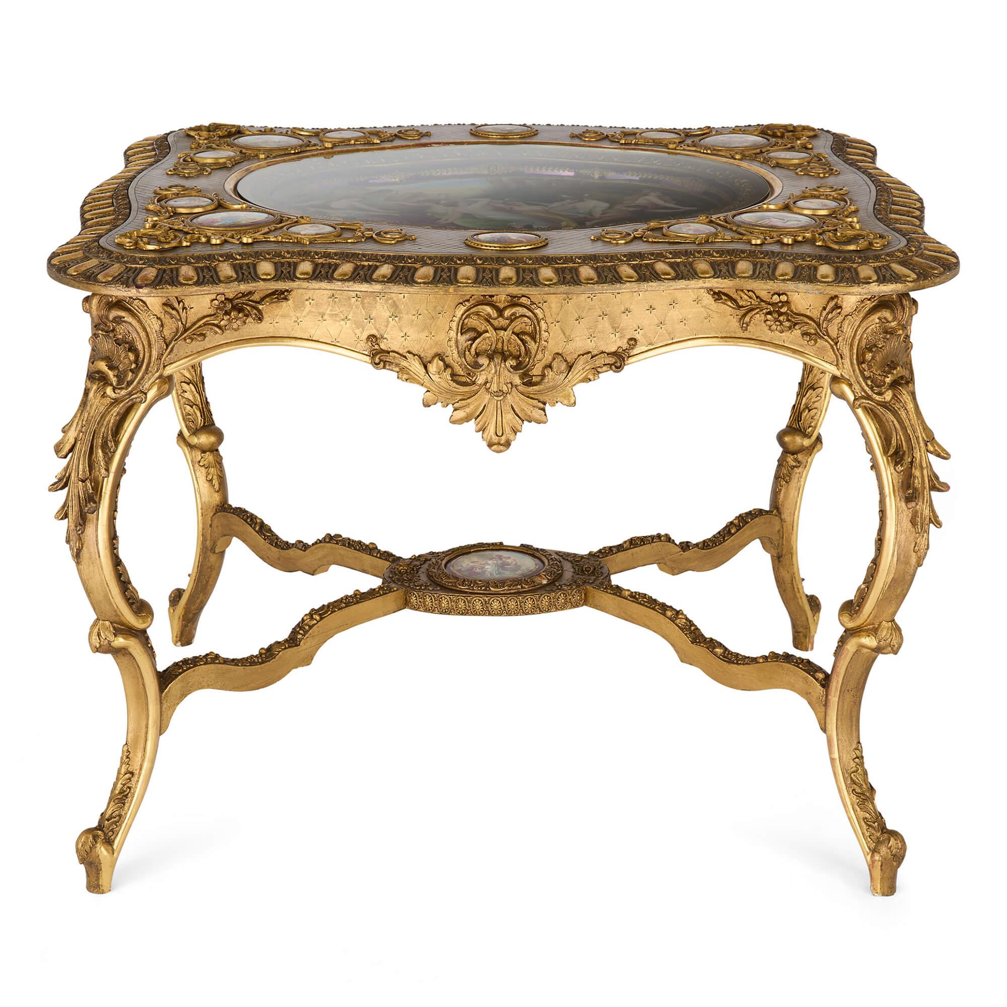 19th  Centre de table autrichien en bois doré avec plaques en porcelaine royale de Vienne
Autriche, Fin du 19e siècle
Hauteur 79cm, largeur 101cm, profondeur 87cm

Cette impressionnante table centrale de style Régence associe des sculptures en bois