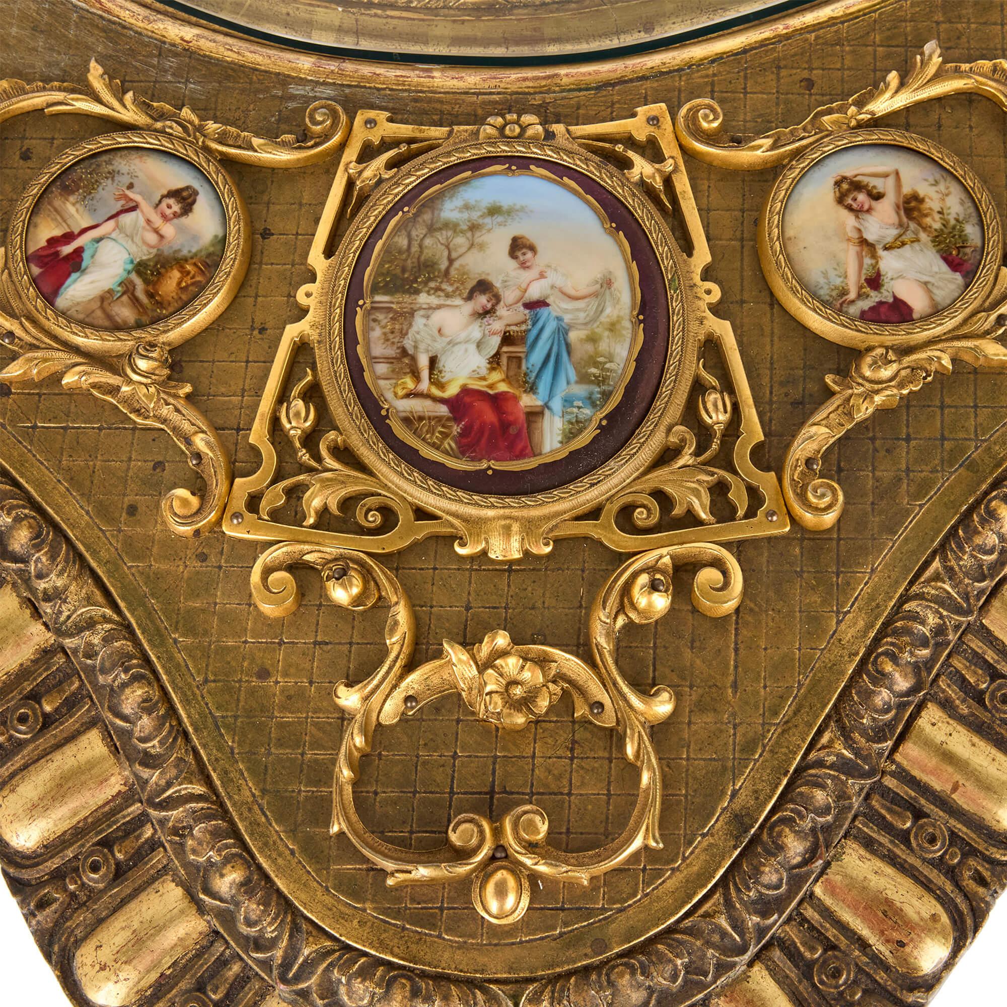 Centre de table autrichien en bois doré du XIXe siècle avec plaques en porcelaine Royal Vienna Porcelain Bon état - En vente à London, GB