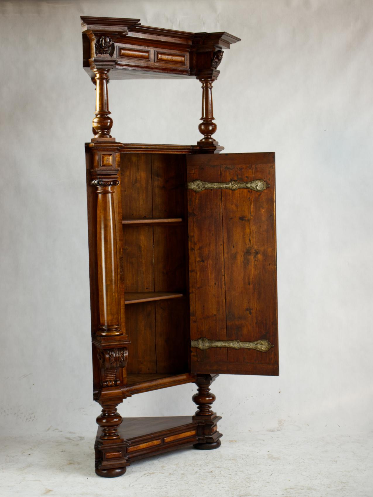 19th Century Austrian Hand Carved Baroque Corner Cabinet For Sale 5