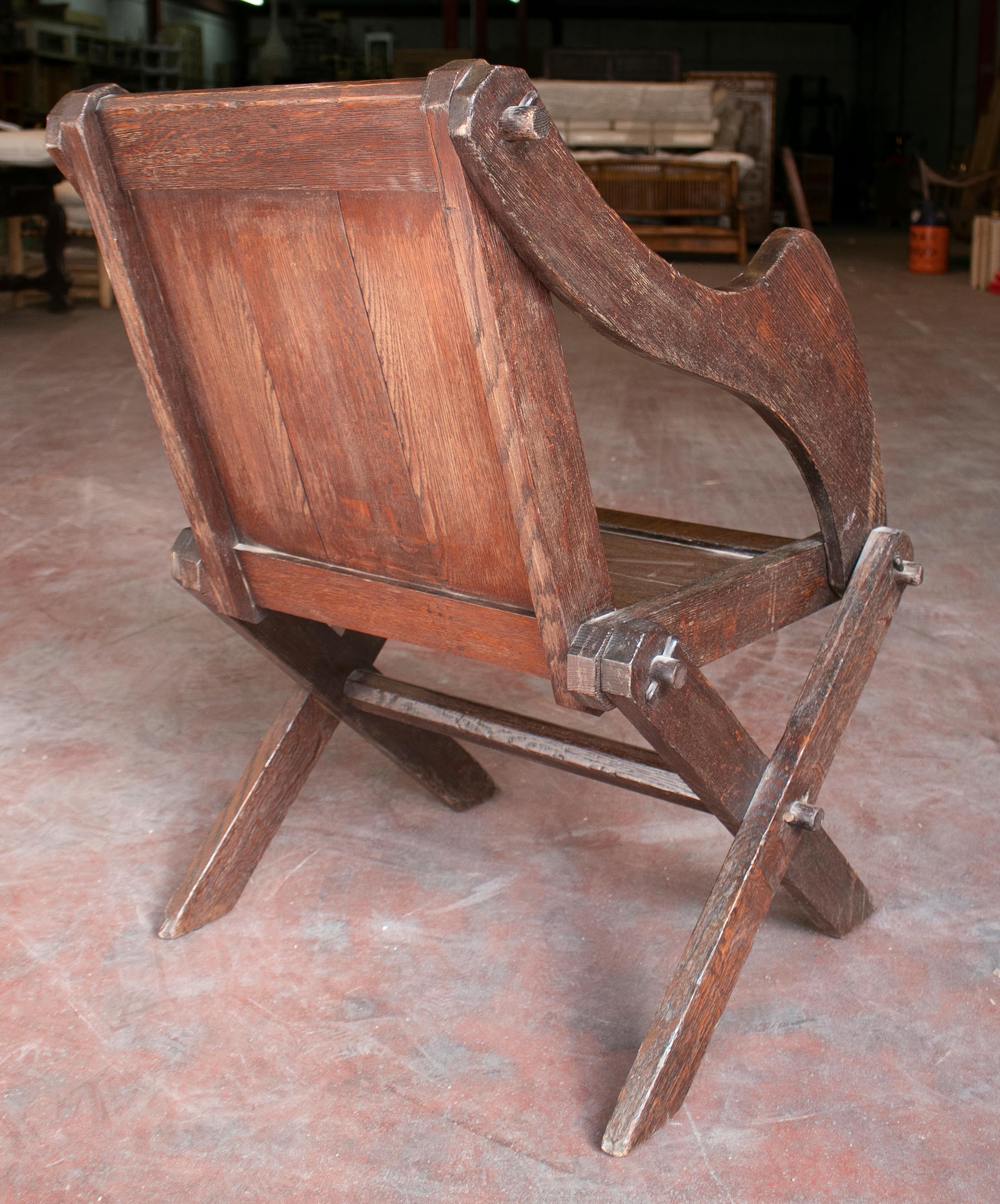 19th Century Austrian Hand Carved Oak Armchair For Sale 1