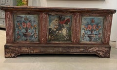 Baule-coperta austriaco del XIX secolo in pino dipinto a mano con motivi floreali folcloristici